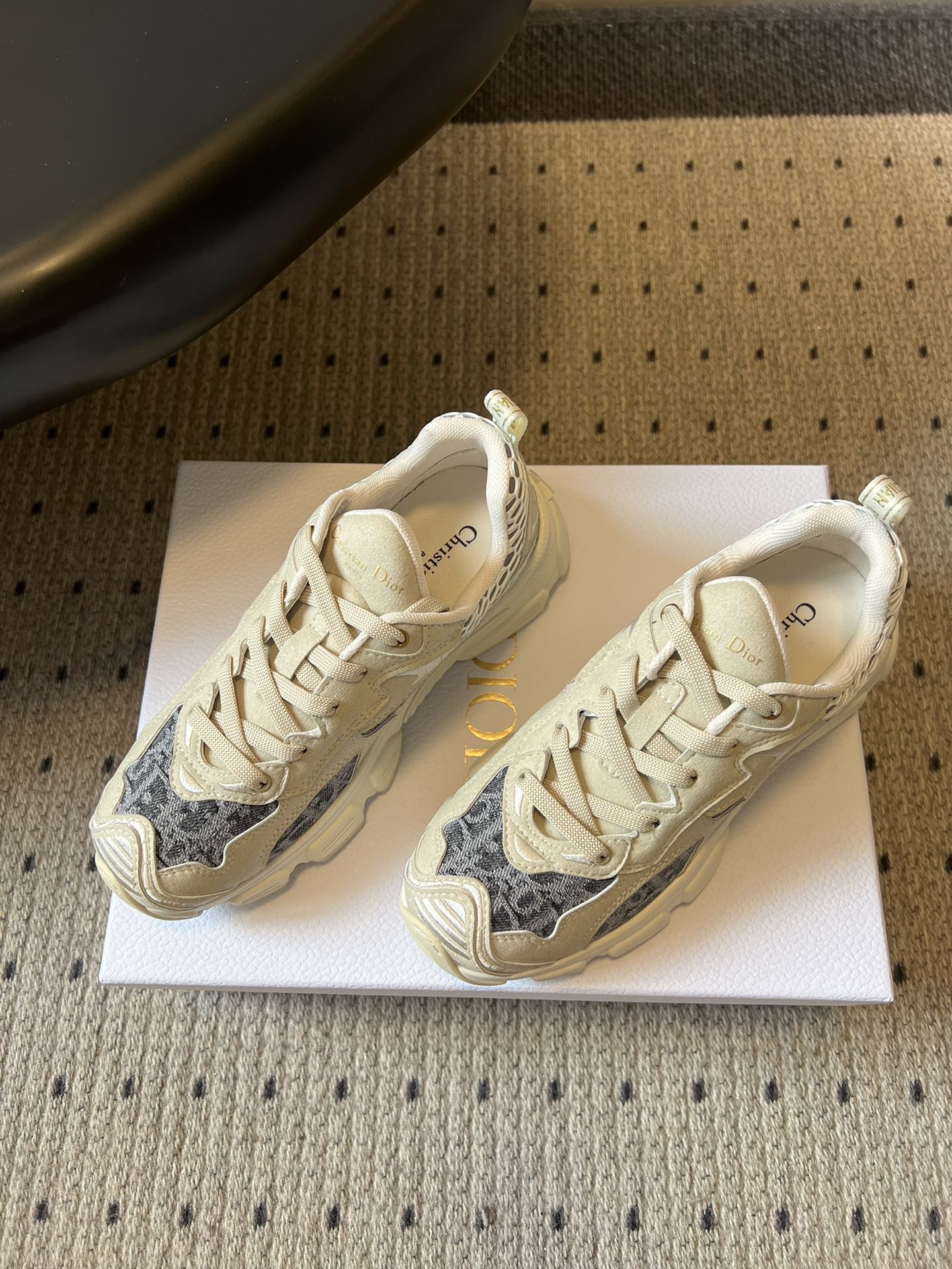 D-Sneakers