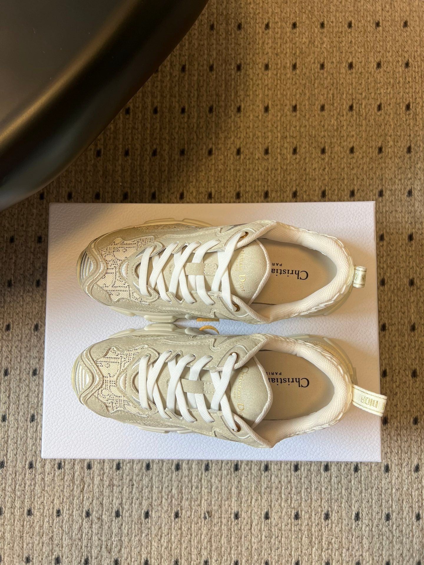 D-Sneakers