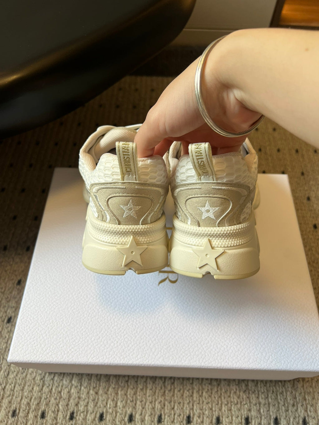 D-Sneakers