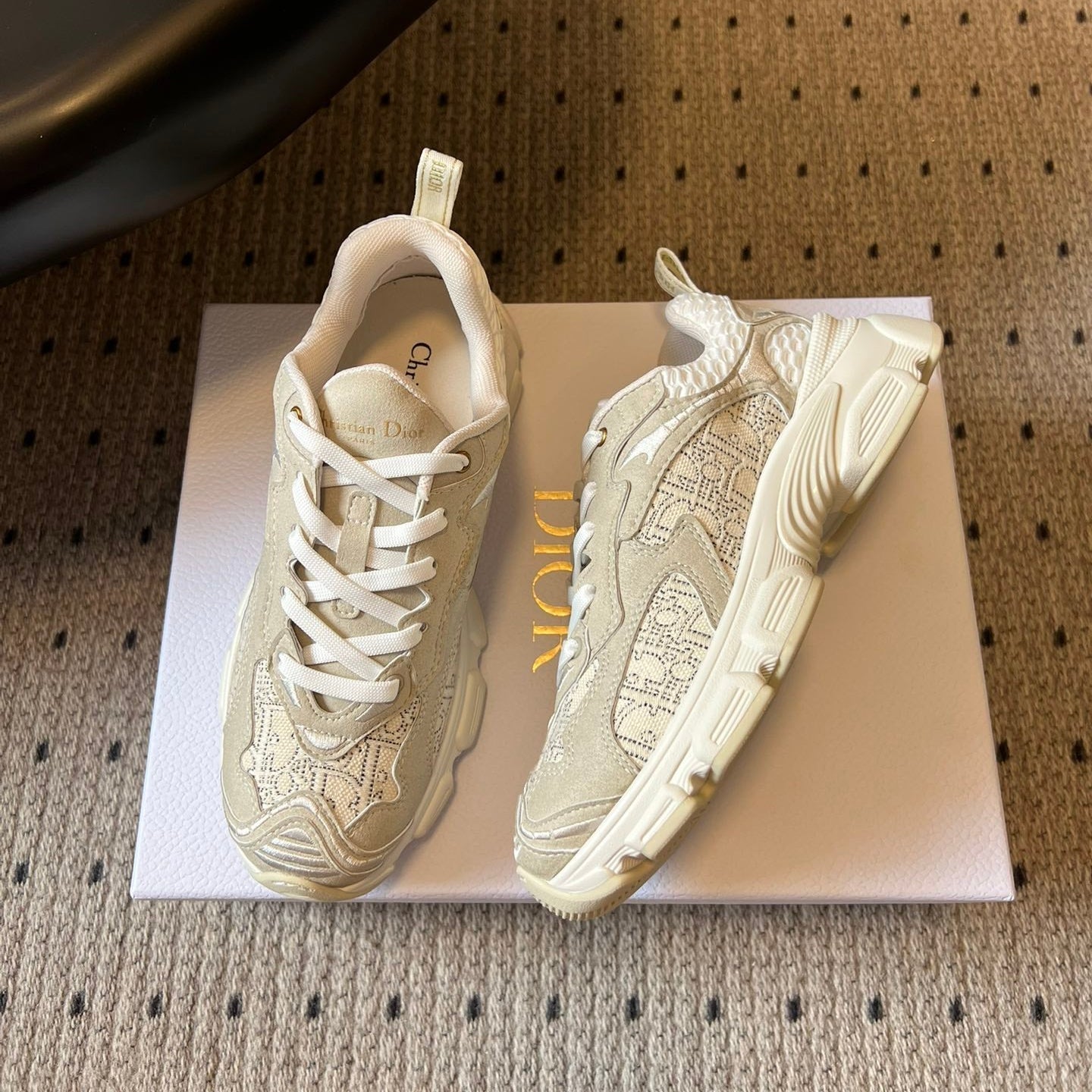D-Sneakers