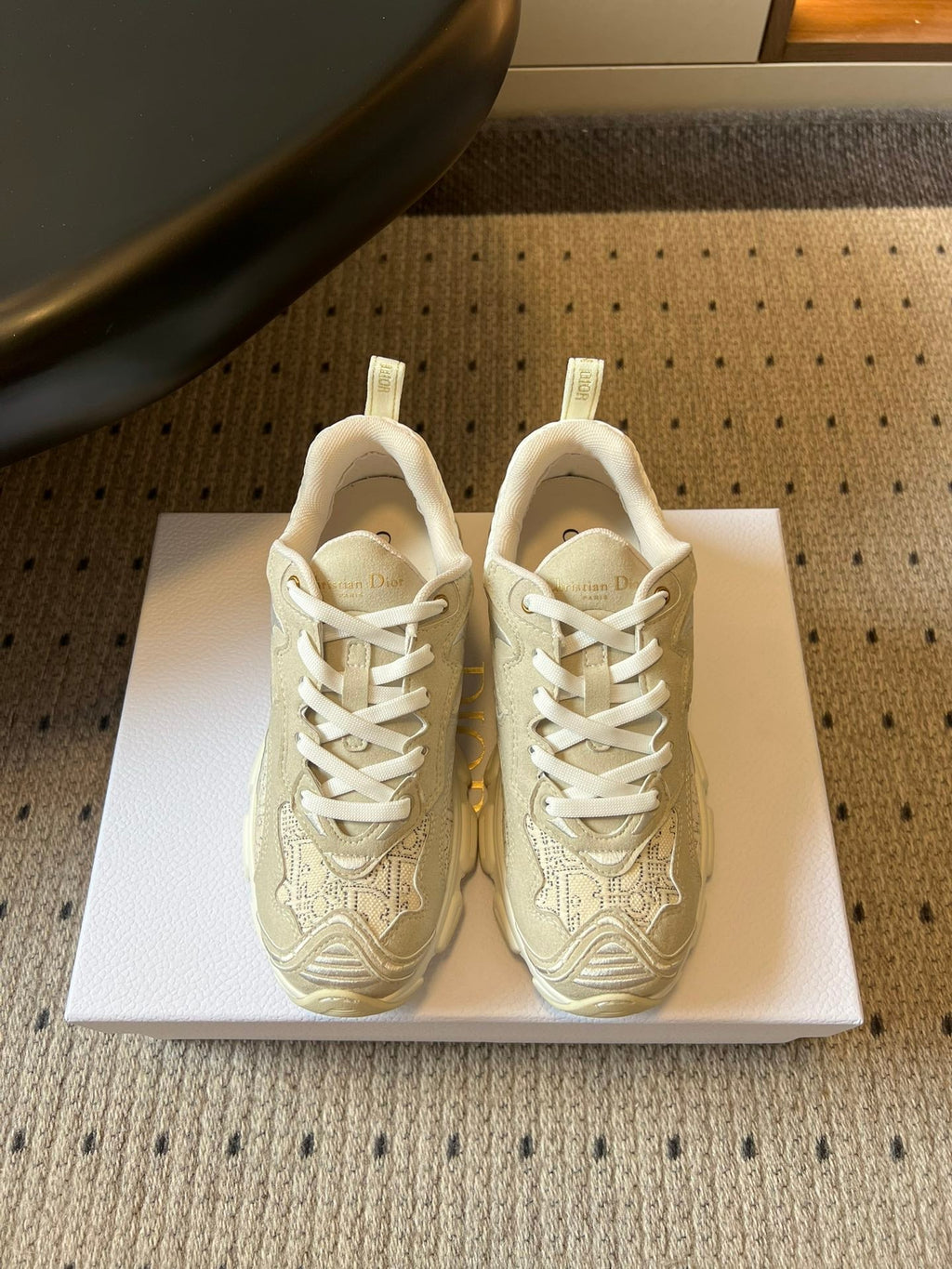 D-Sneakers