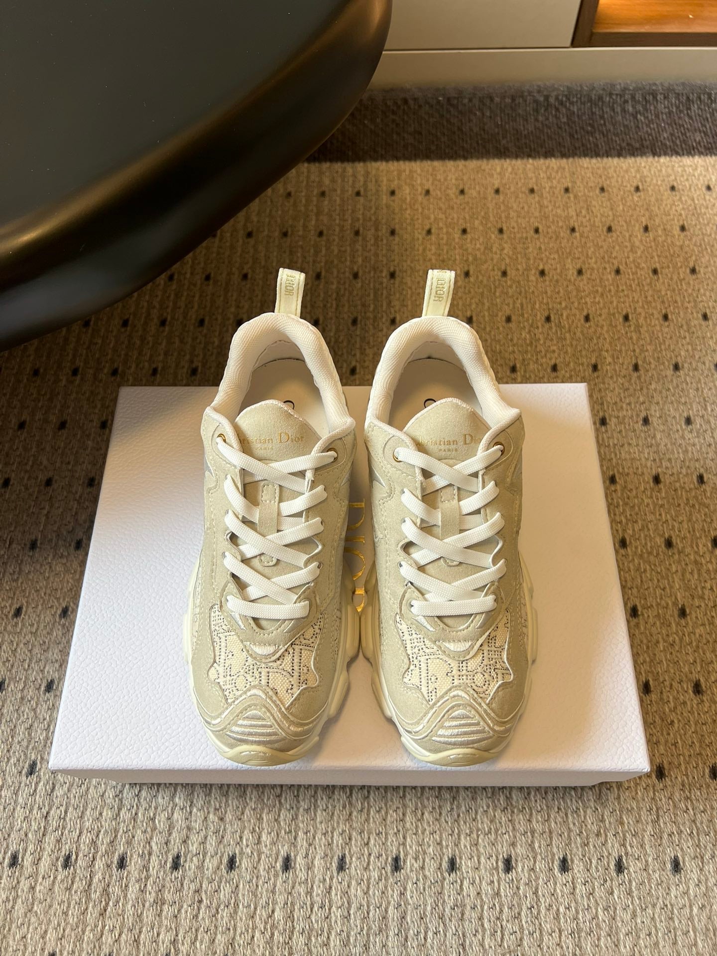 D-Sneakers