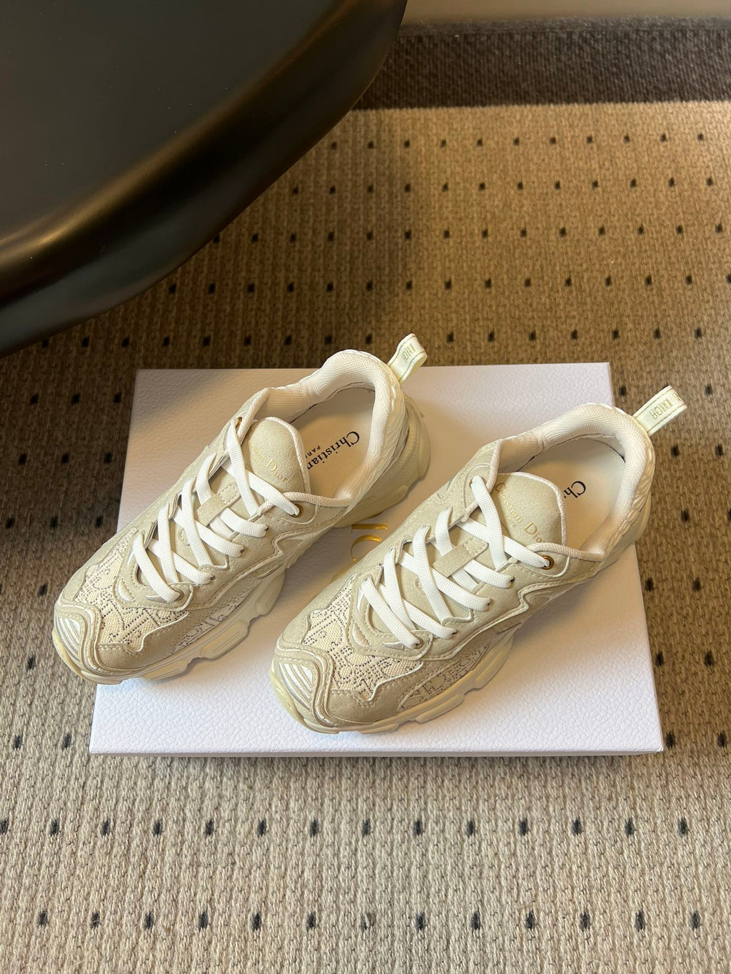 D-Sneakers