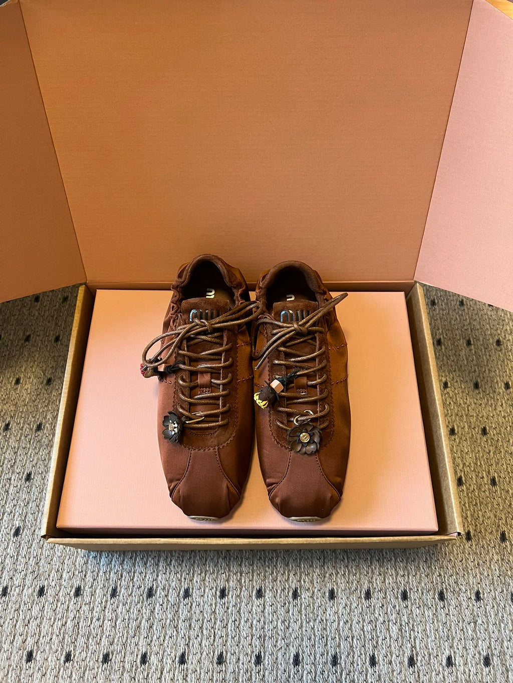 M-Sneakers