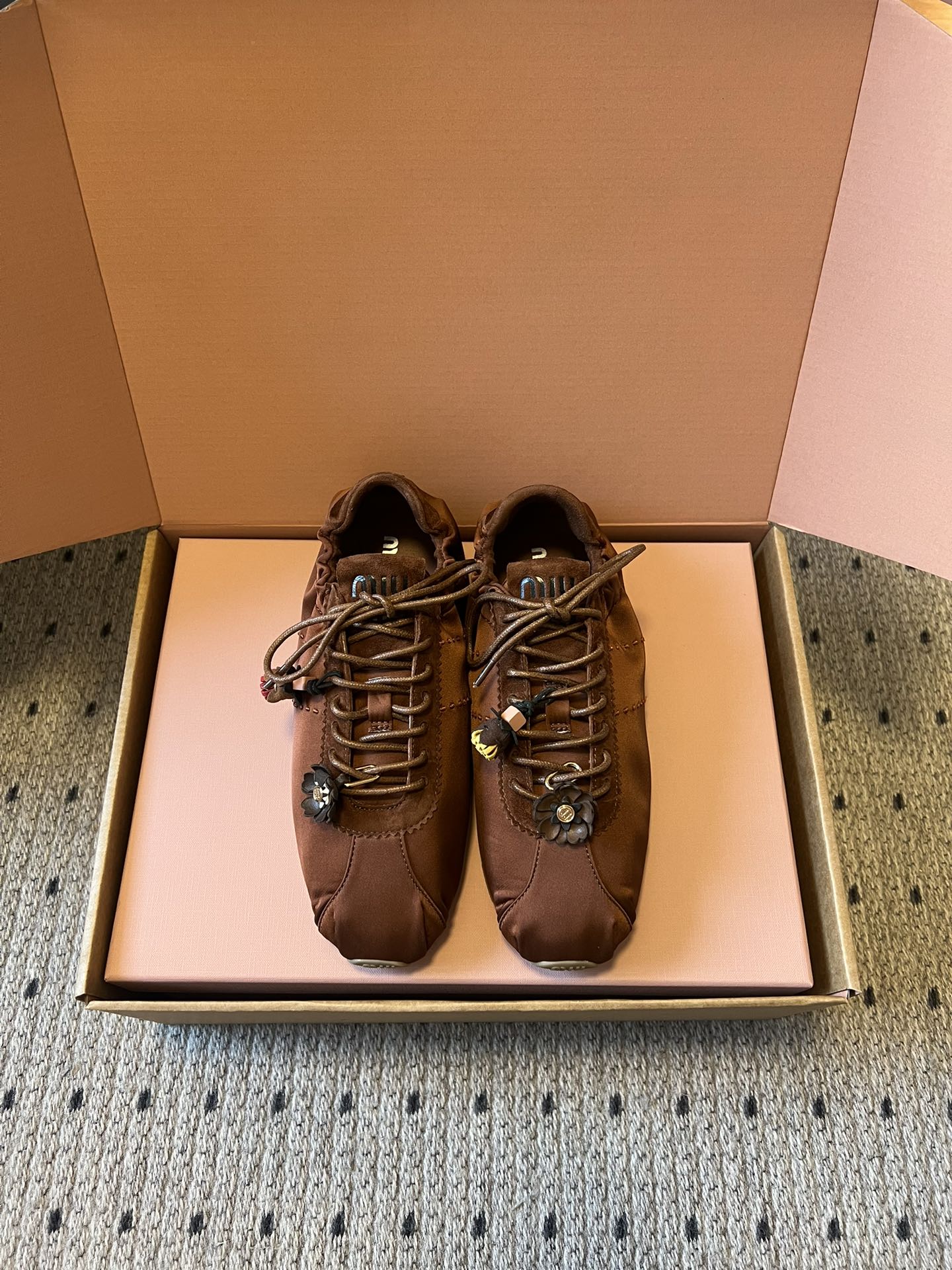 M-Sneakers