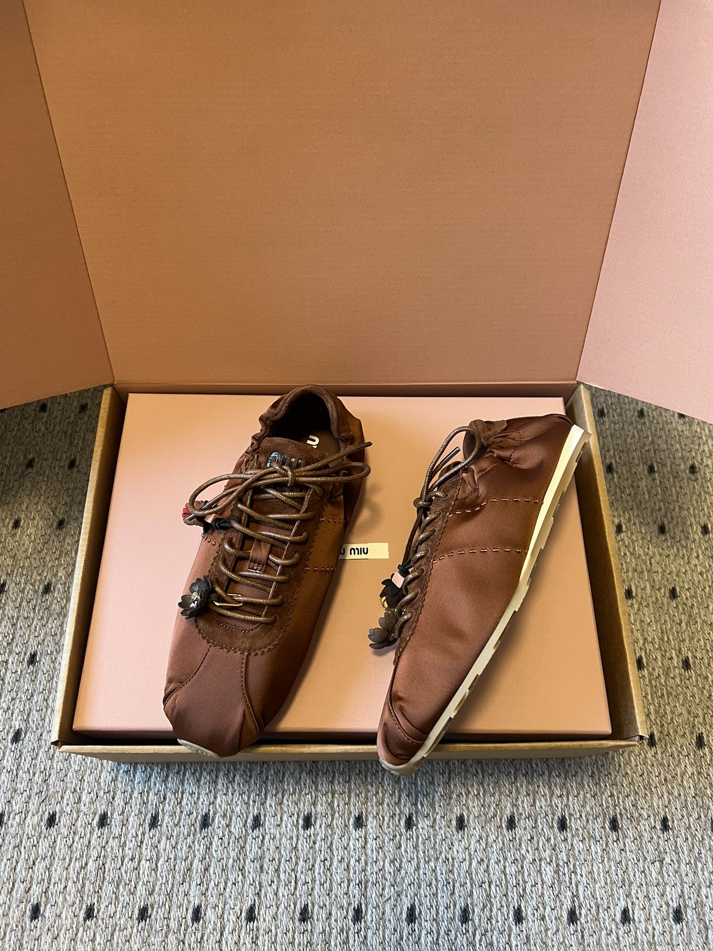 M-Sneakers