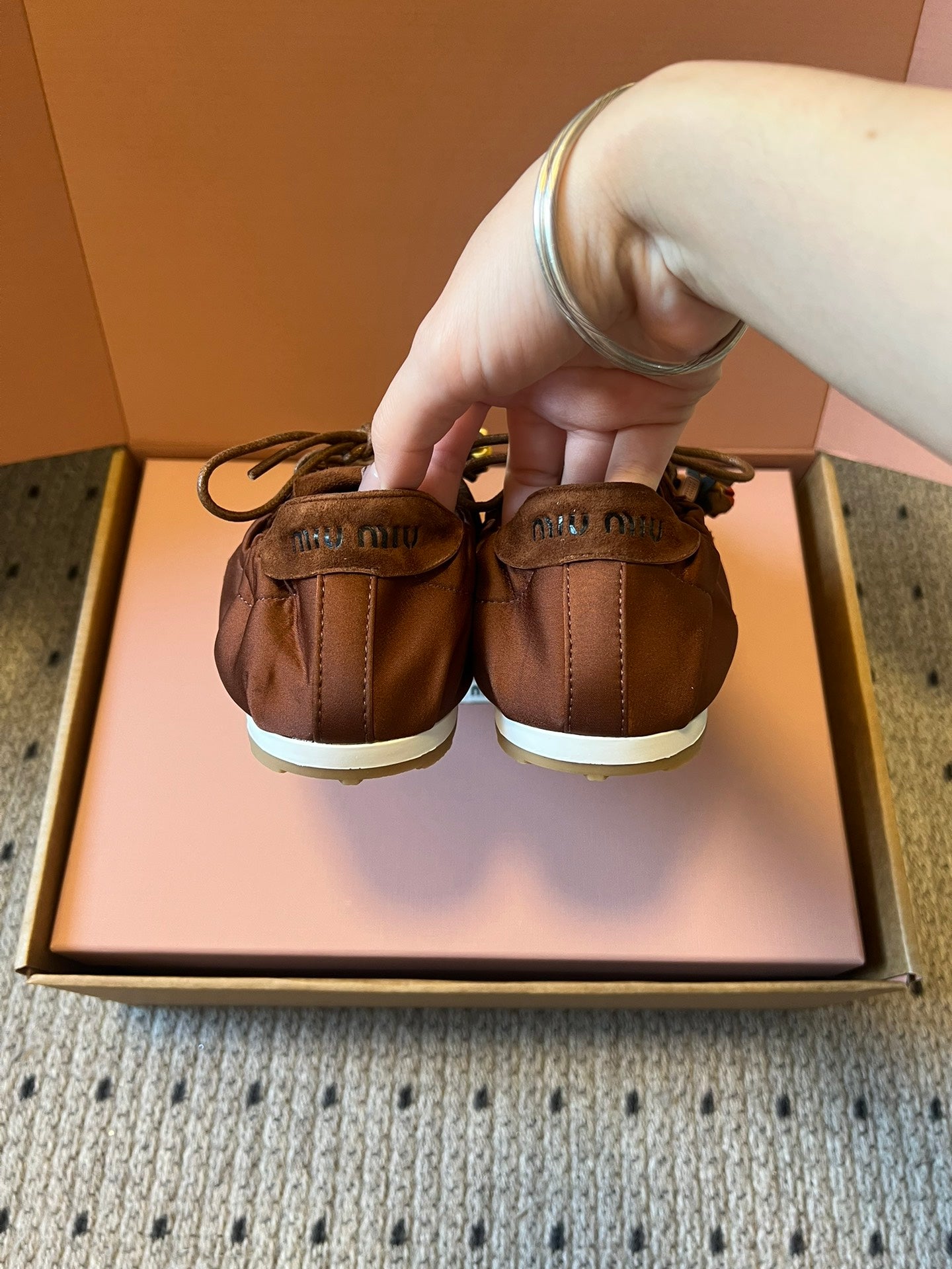 M-Sneakers