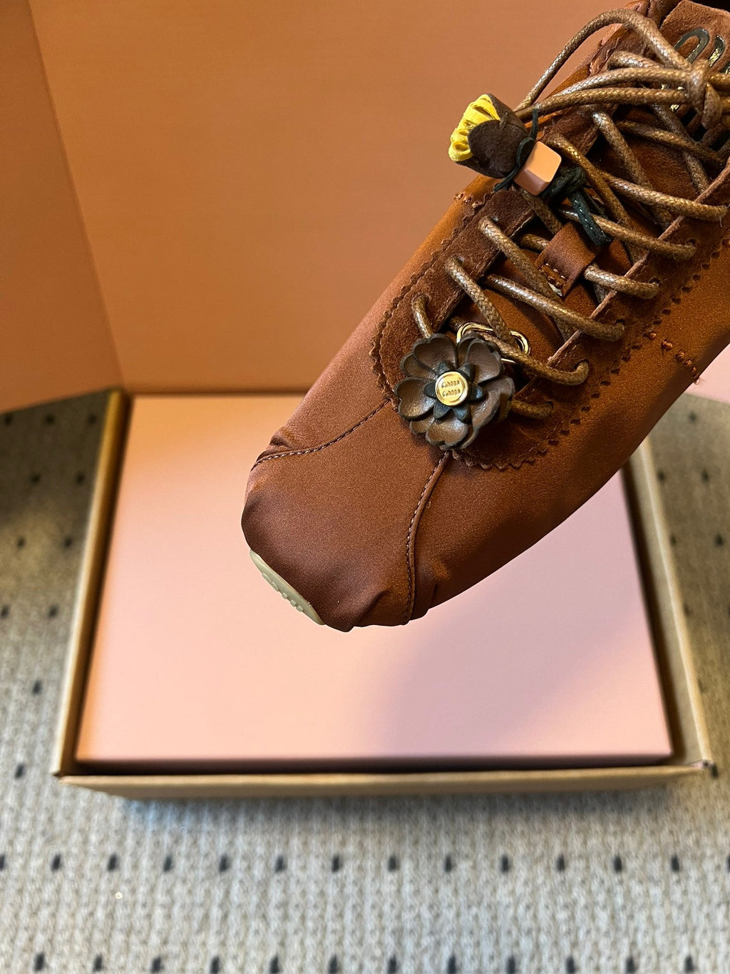 M-Sneakers