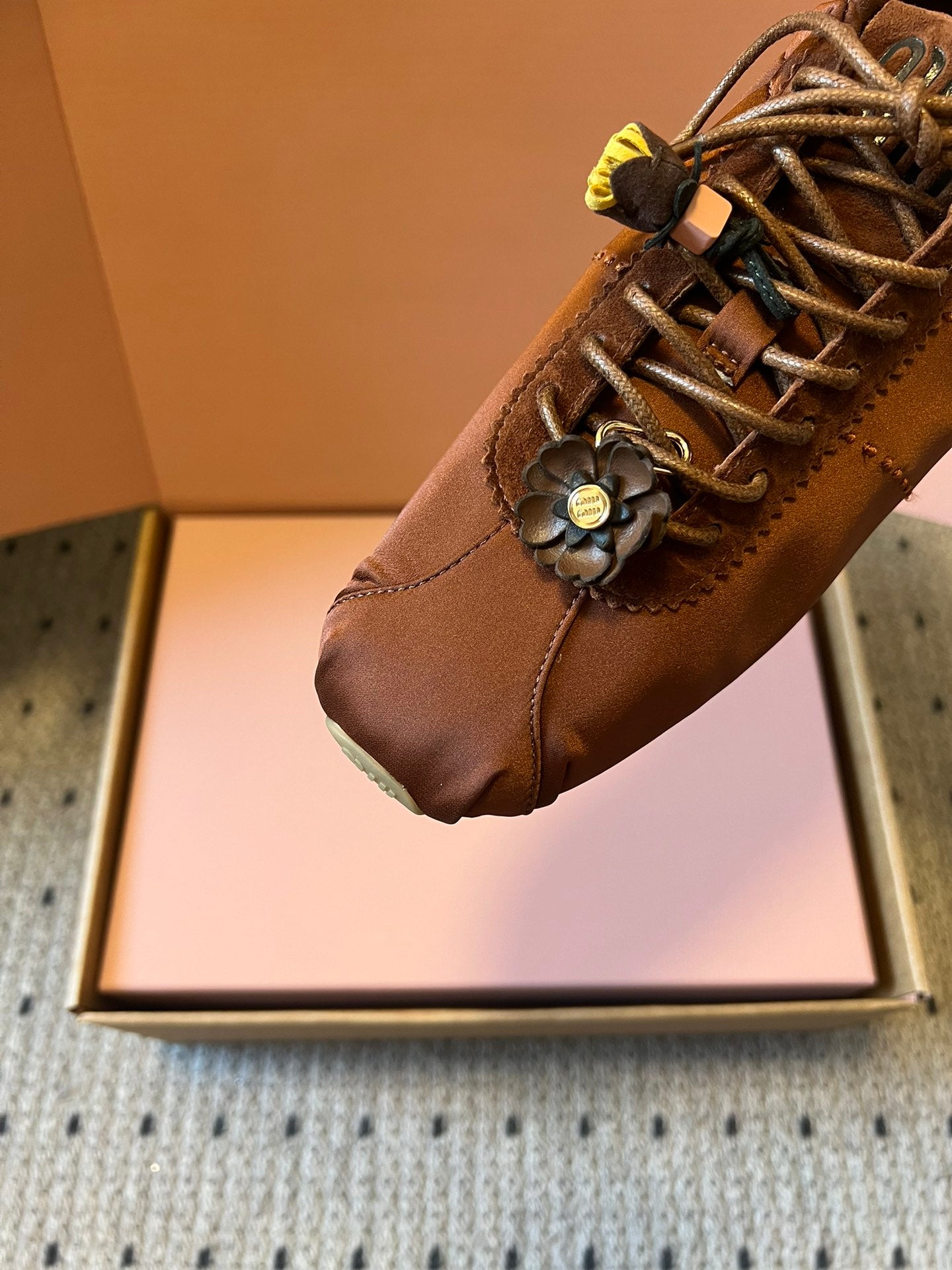 M-Sneakers