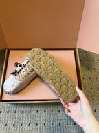 M-Sneakers