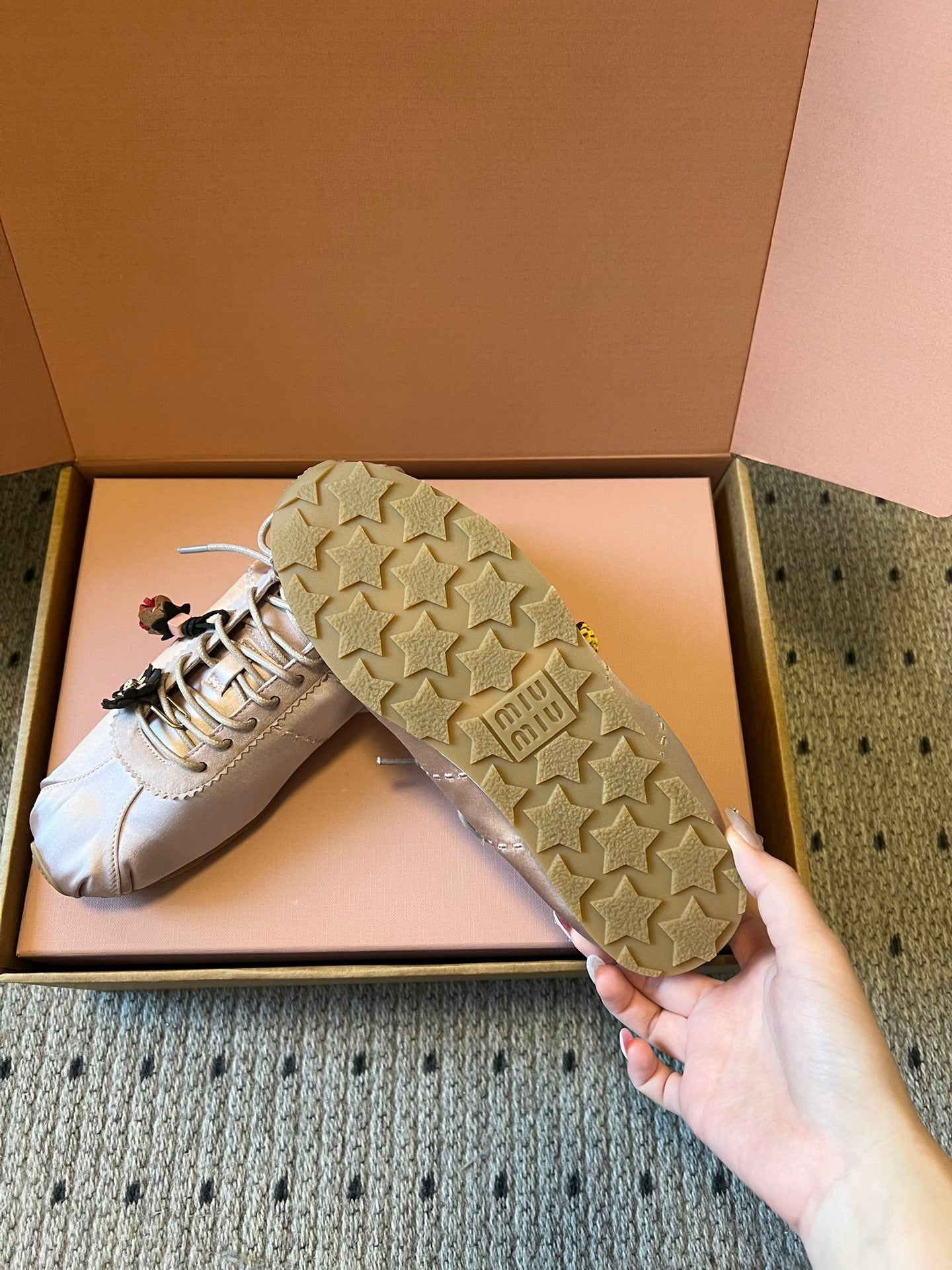 M-Sneakers