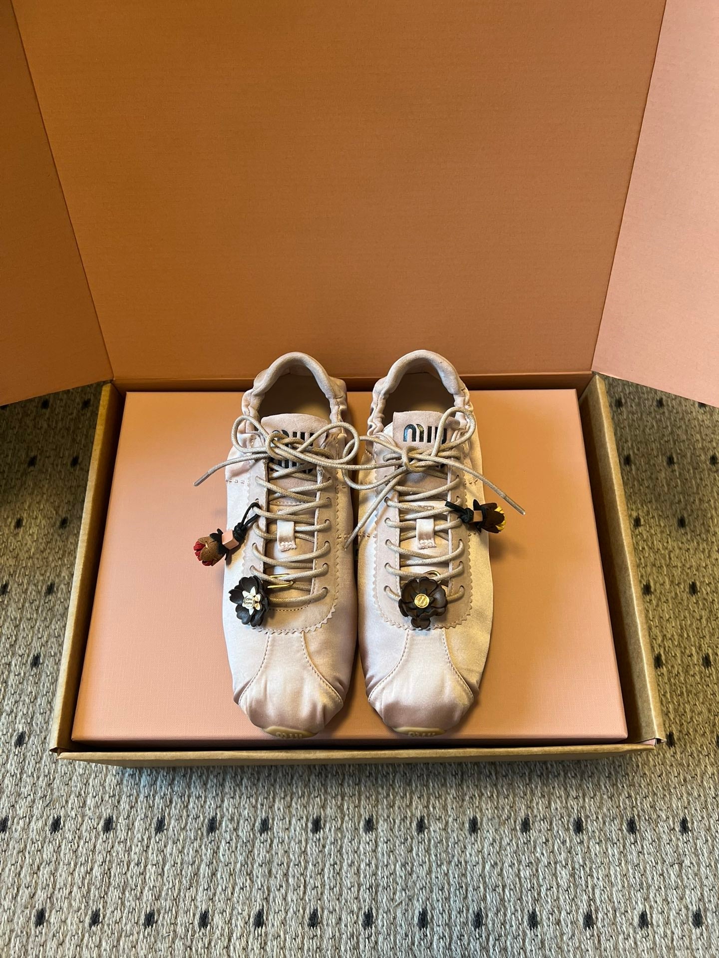 M-Sneakers