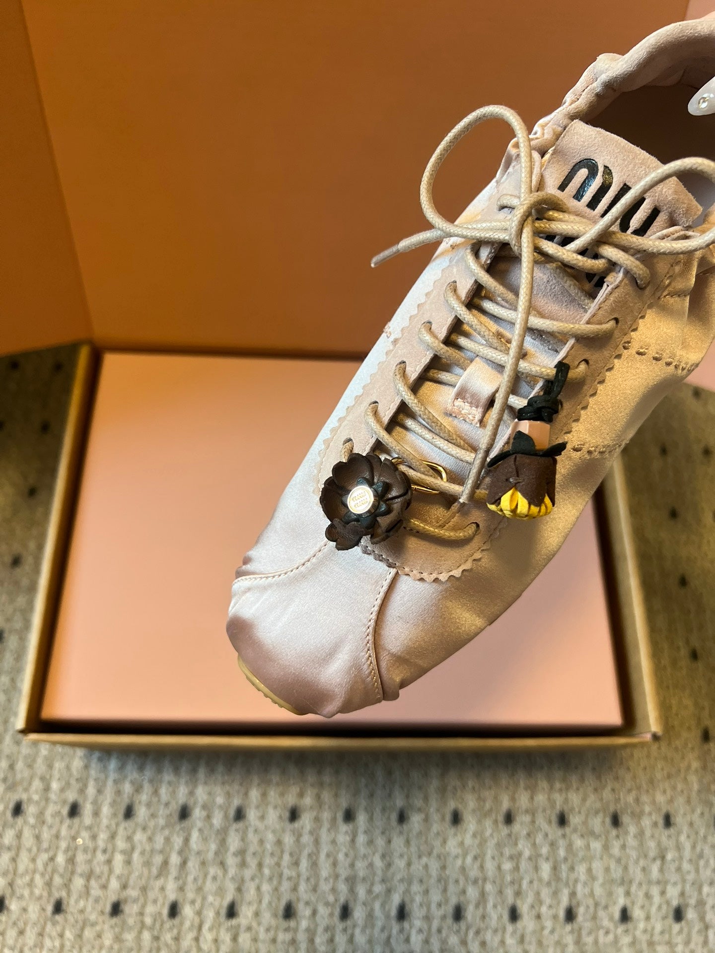 M-Sneakers