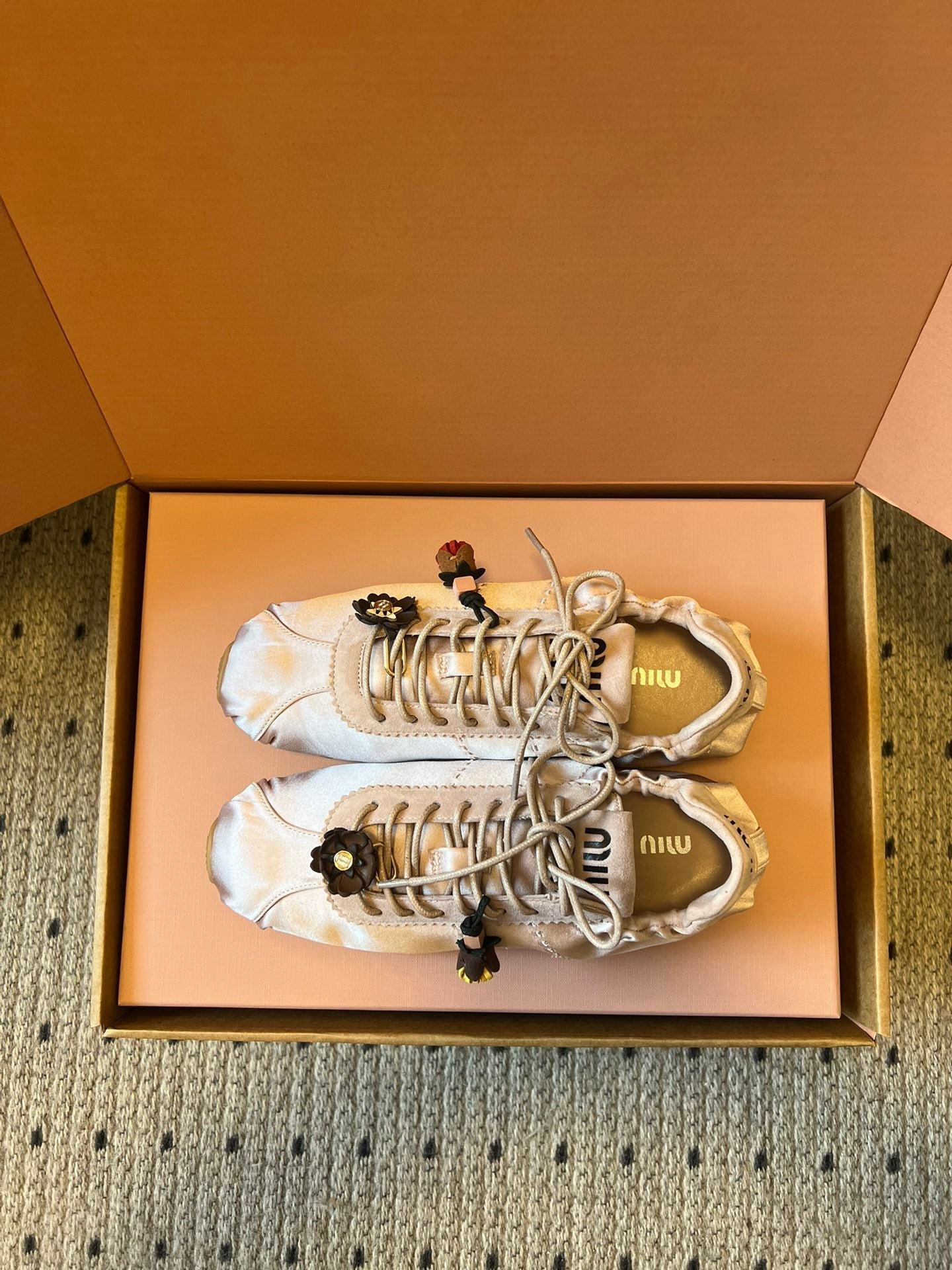 M-Sneakers