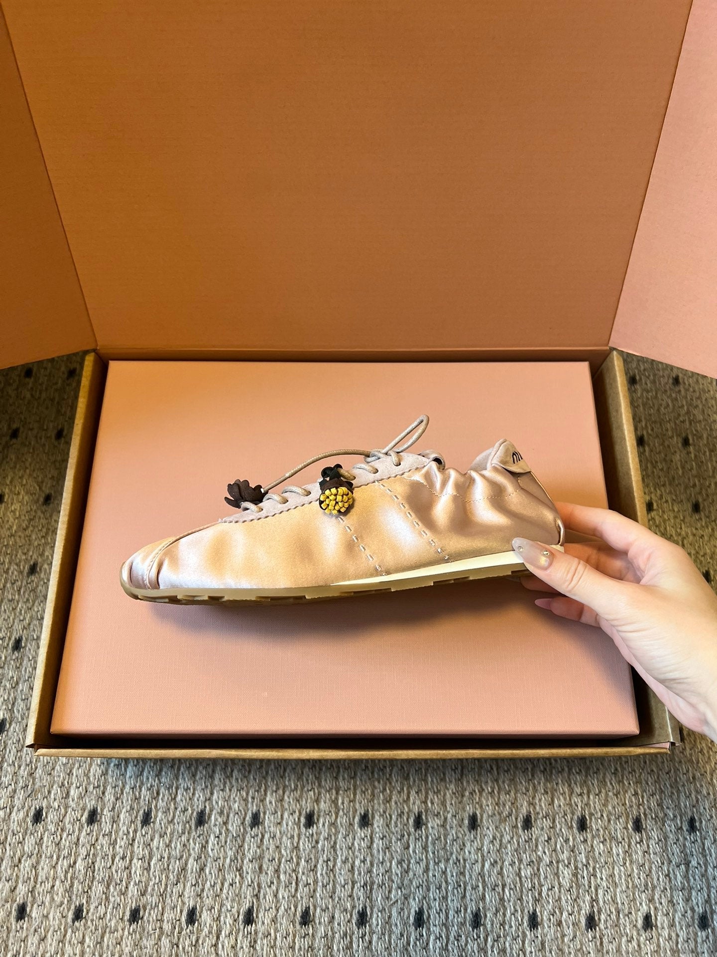 M-Sneakers