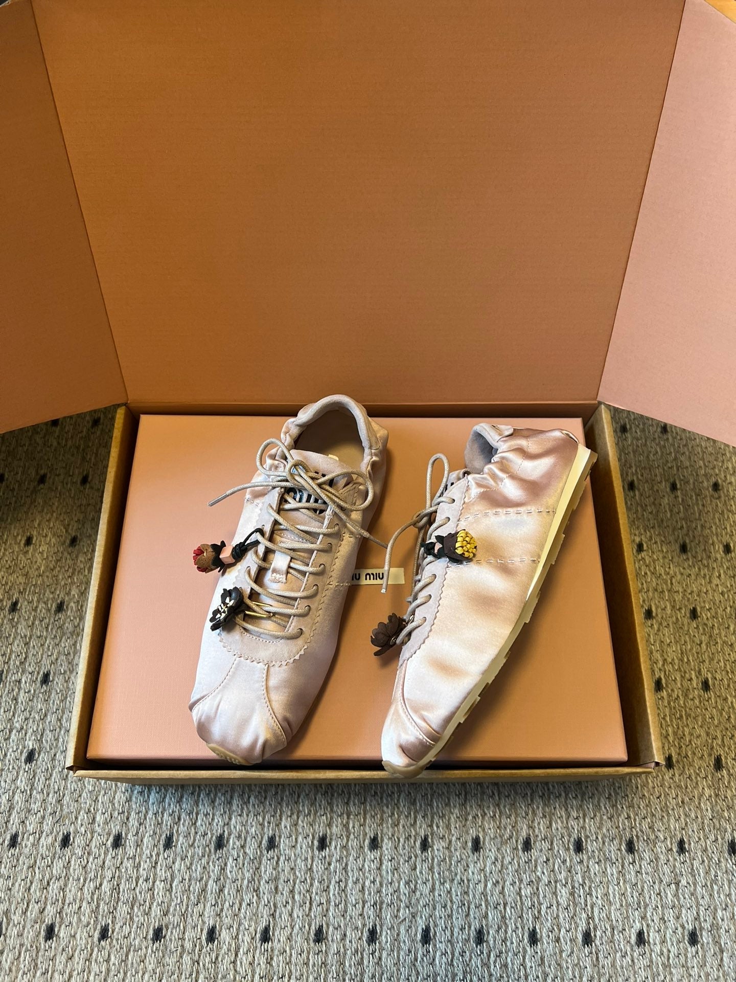 M-Sneakers