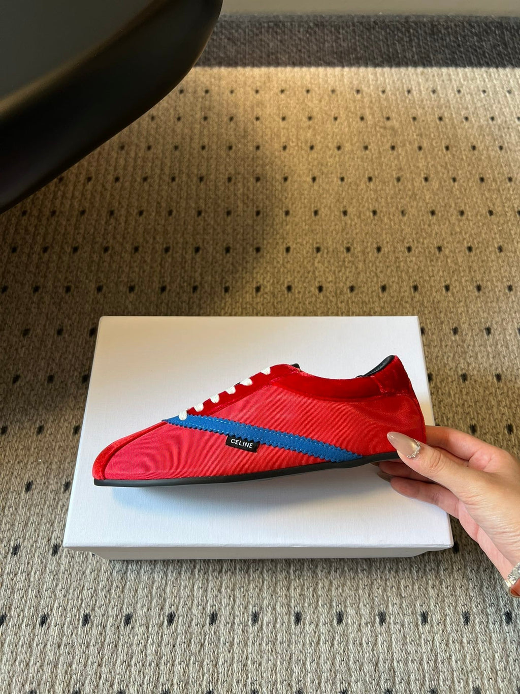 S-Sneakers