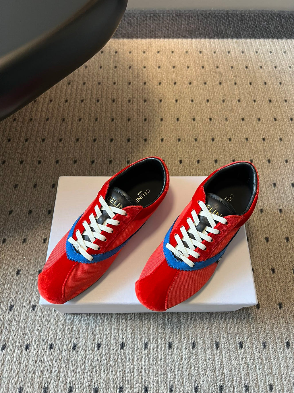 S-Sneakers