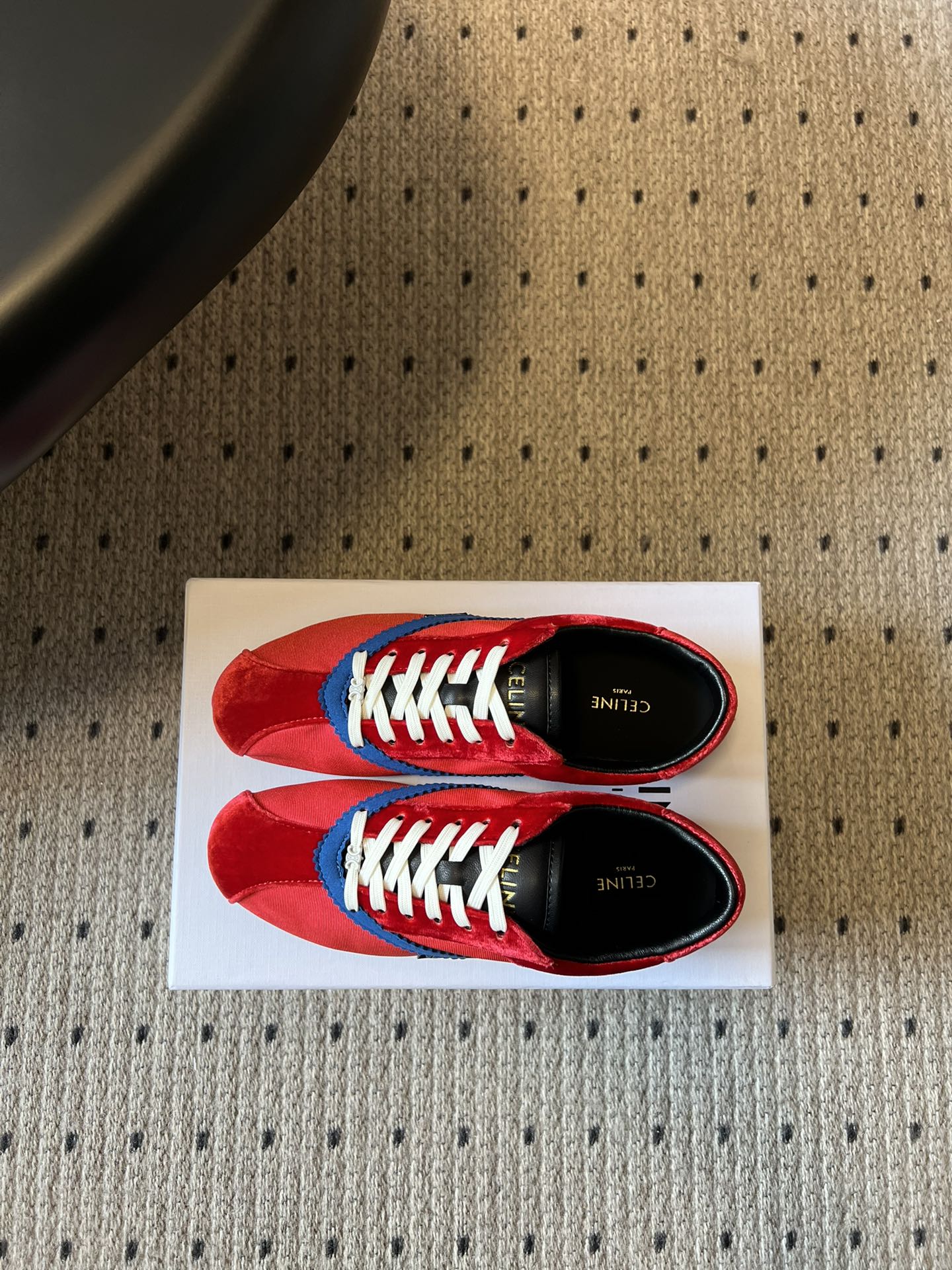 S-Sneakers