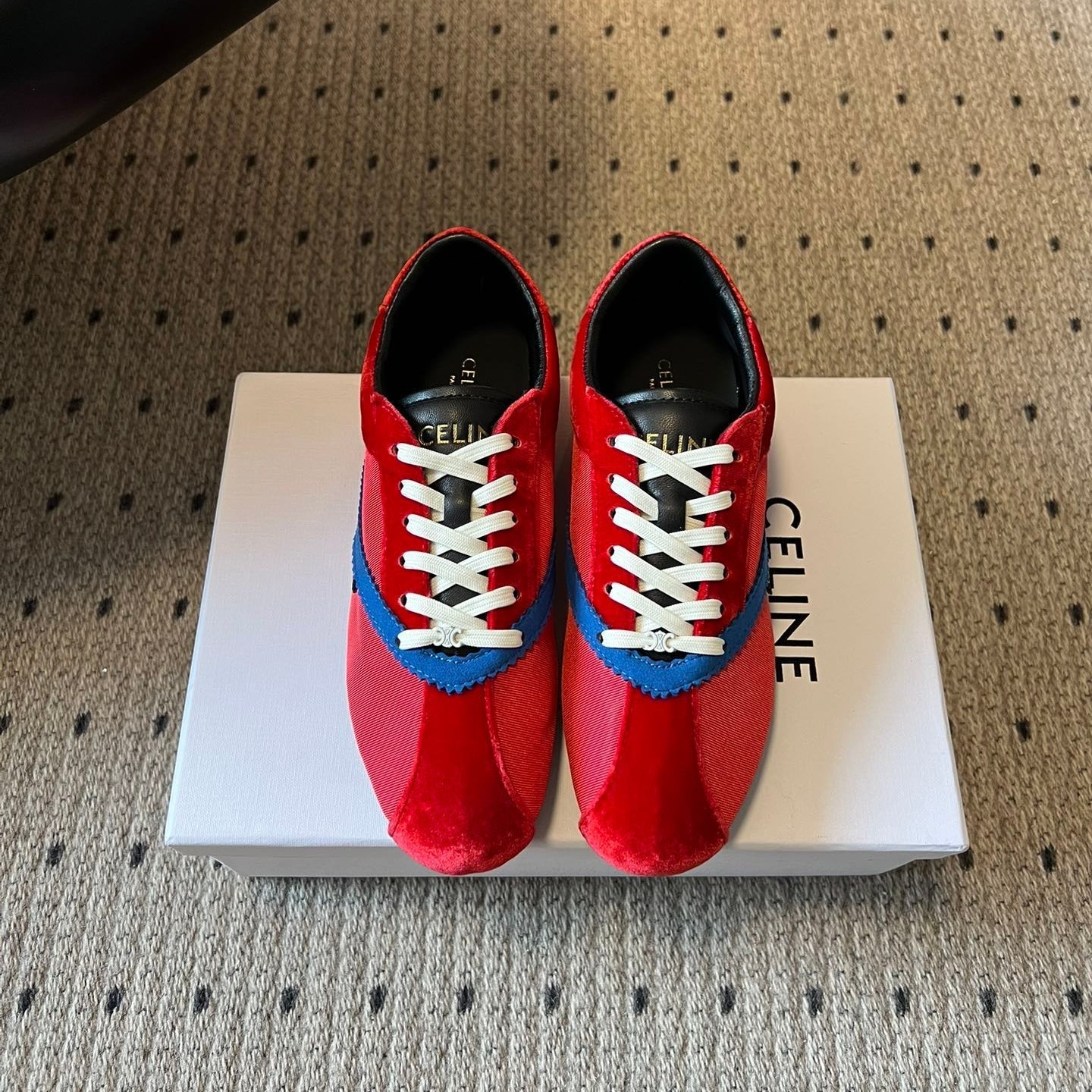 S-Sneakers