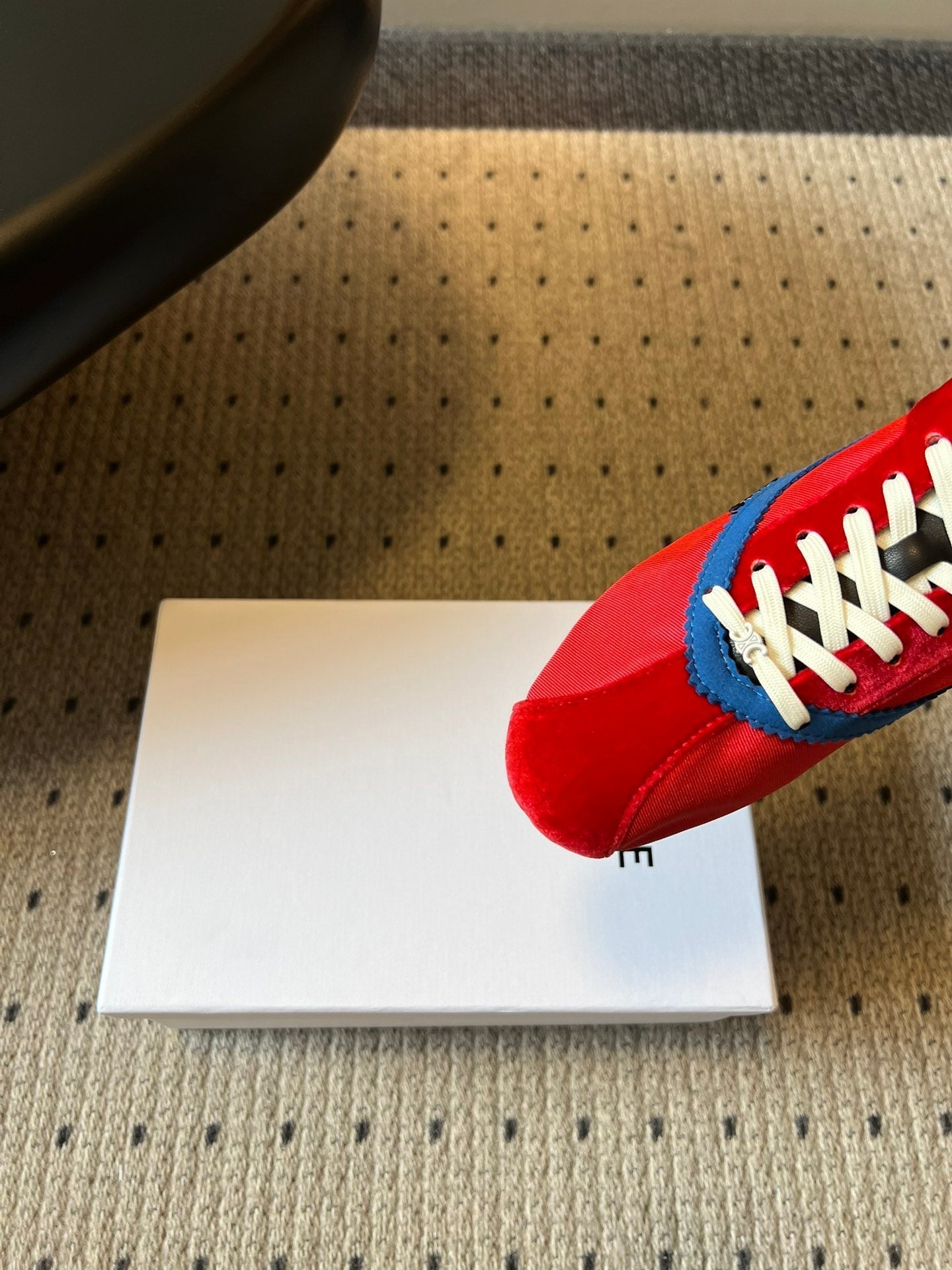 S-Sneakers