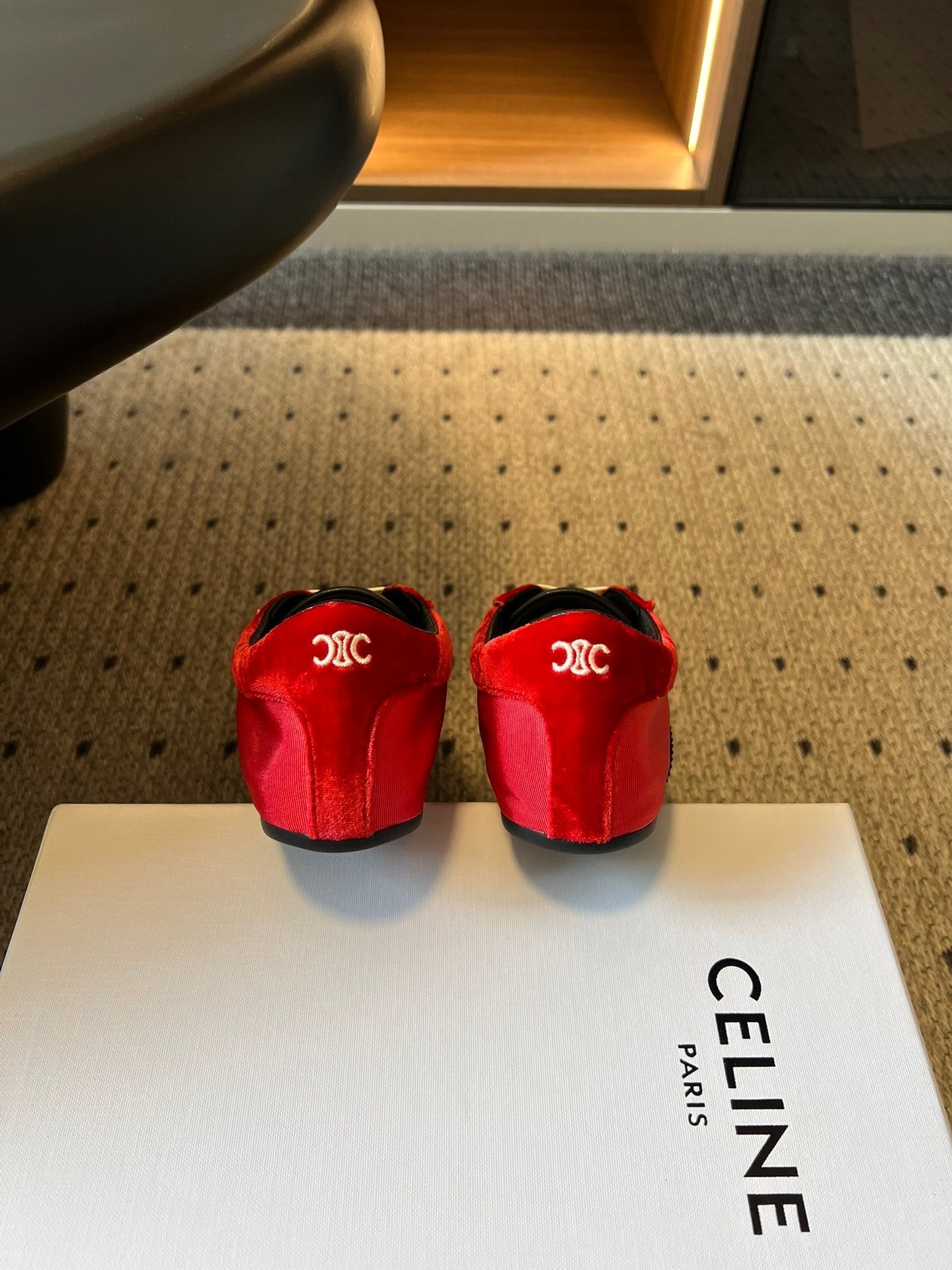 S-Sneakers