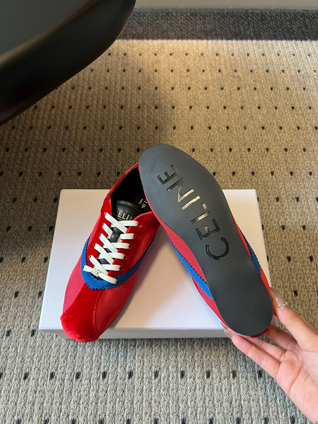 S-Sneakers
