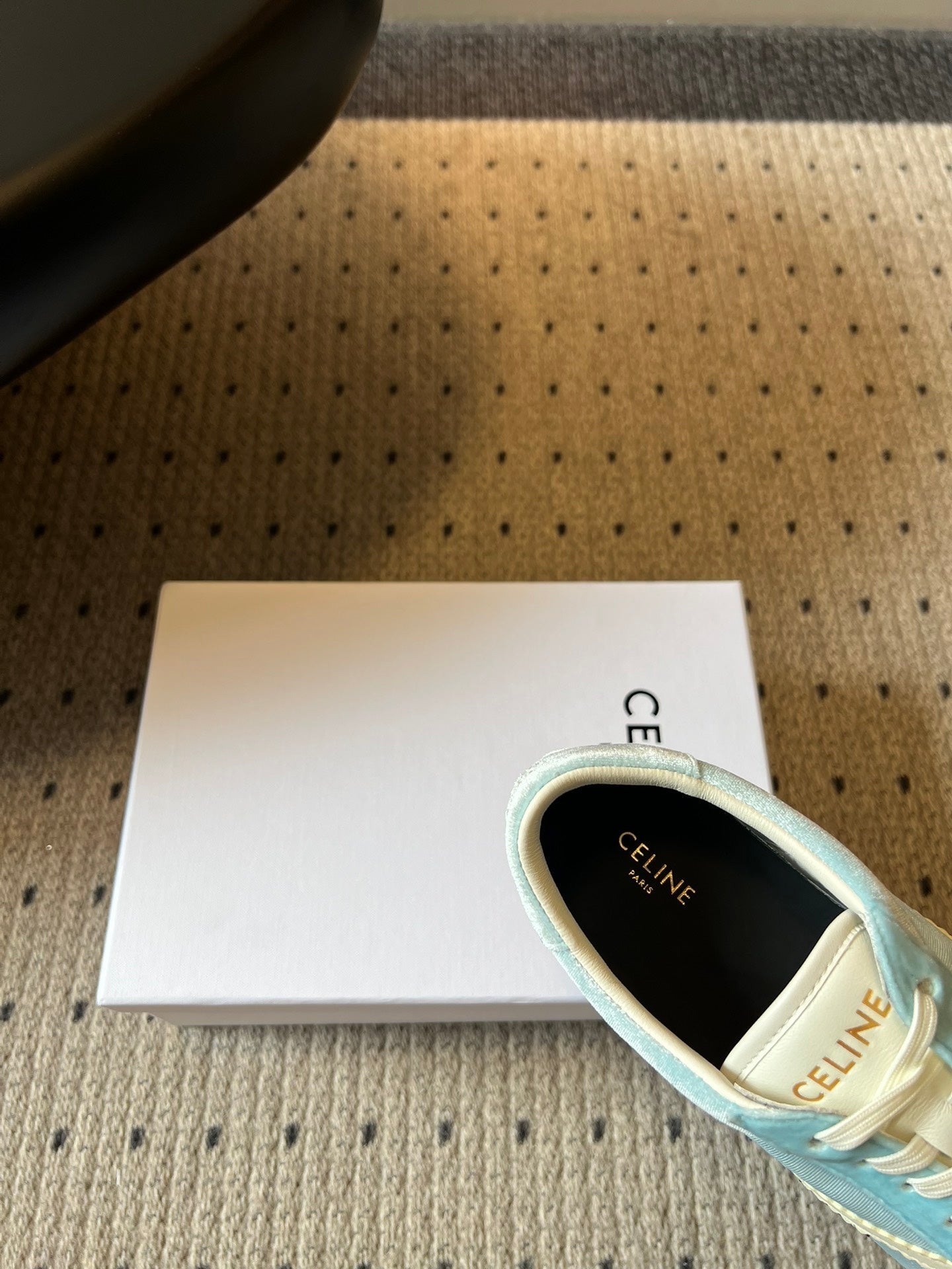 S-Sneakers