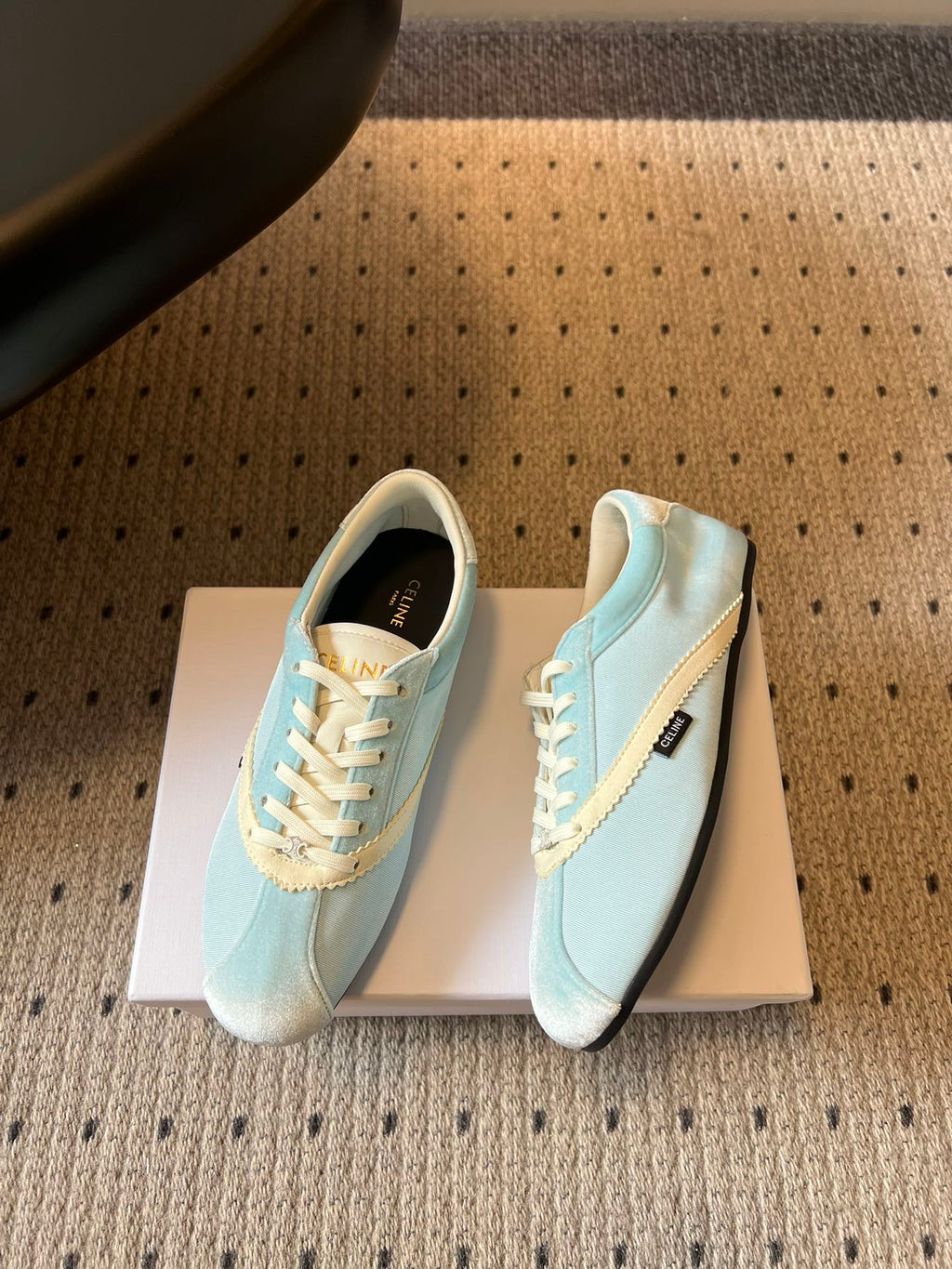 S-Sneakers