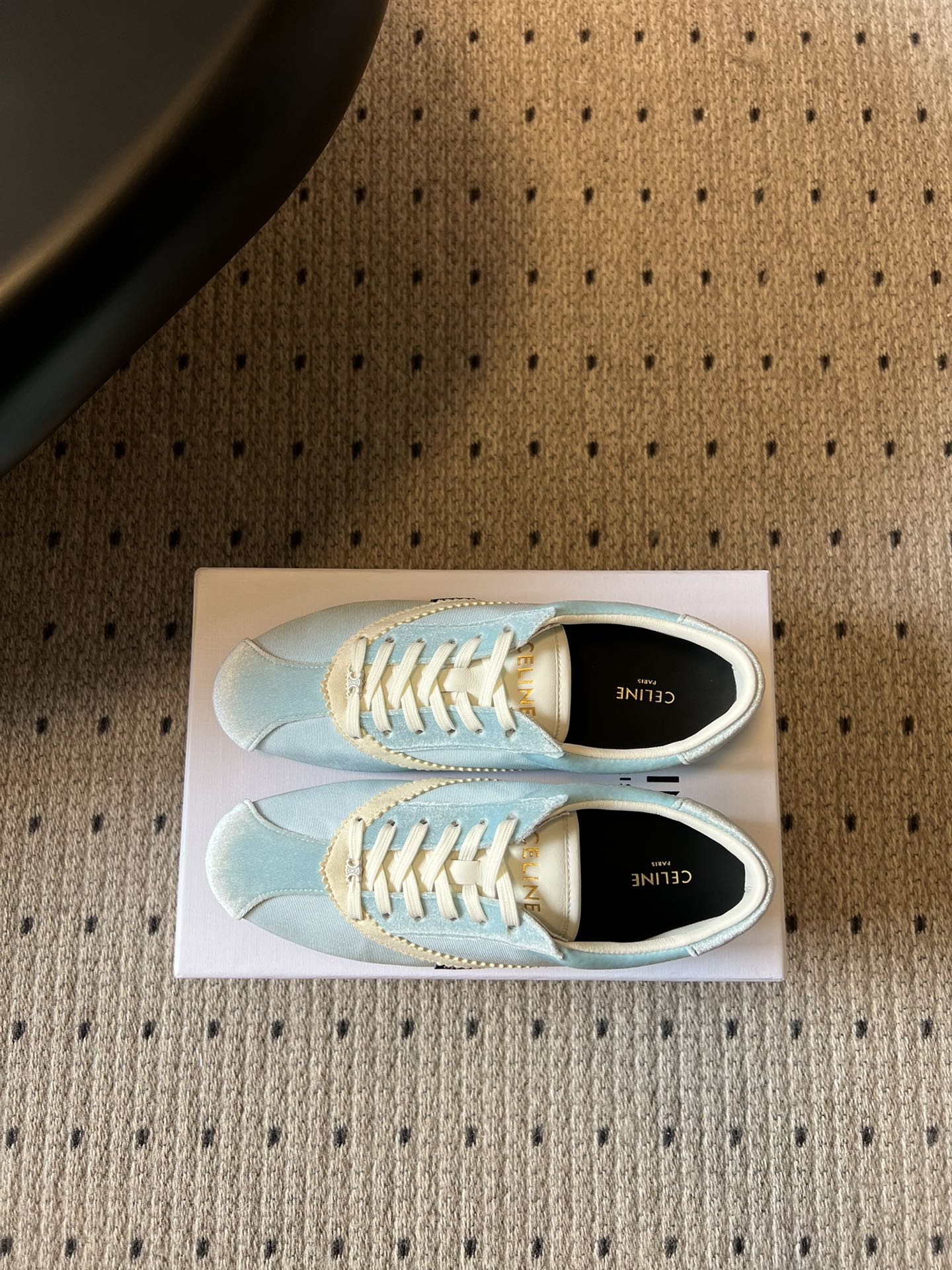 S-Sneakers