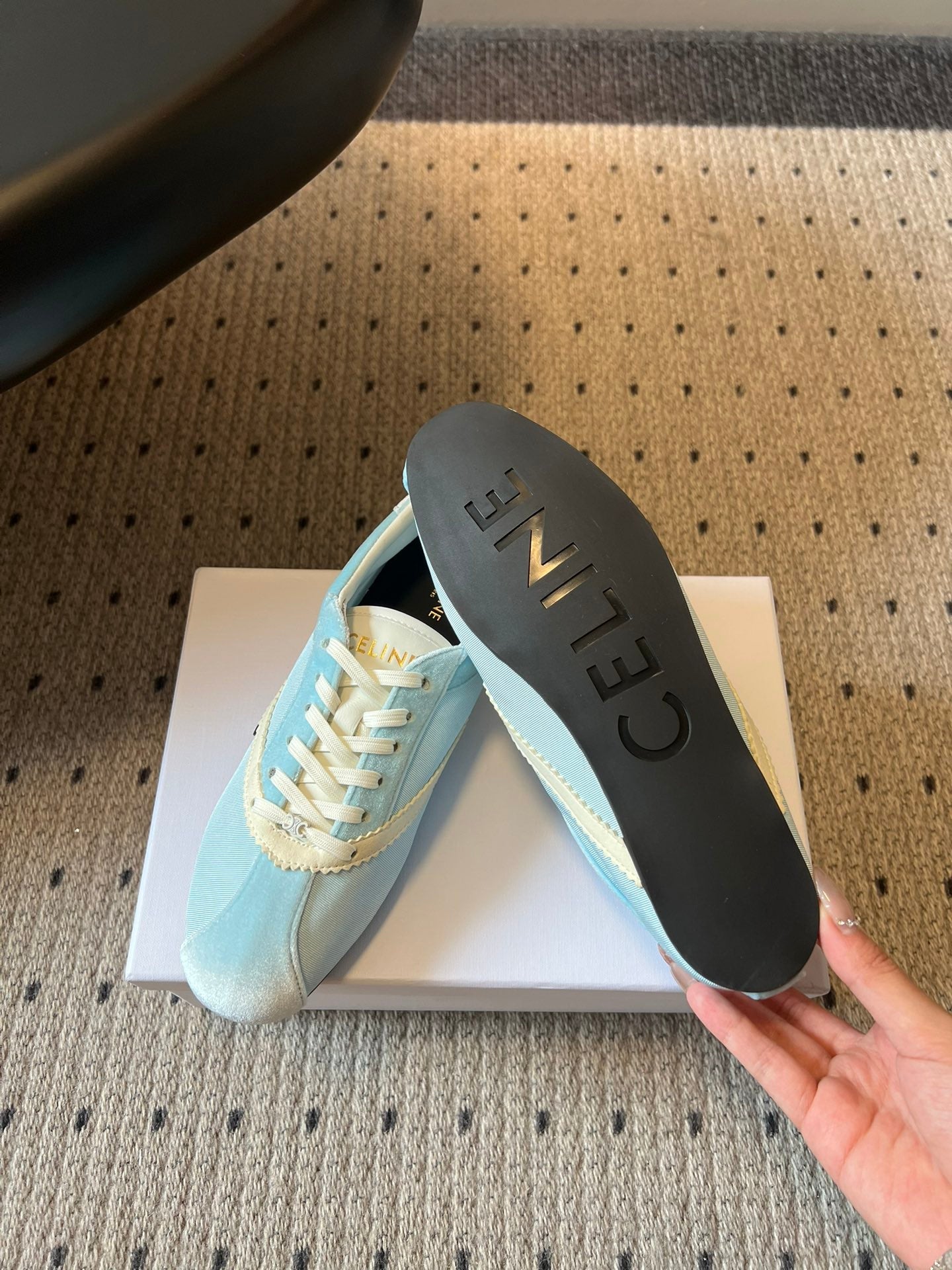 S-Sneakers