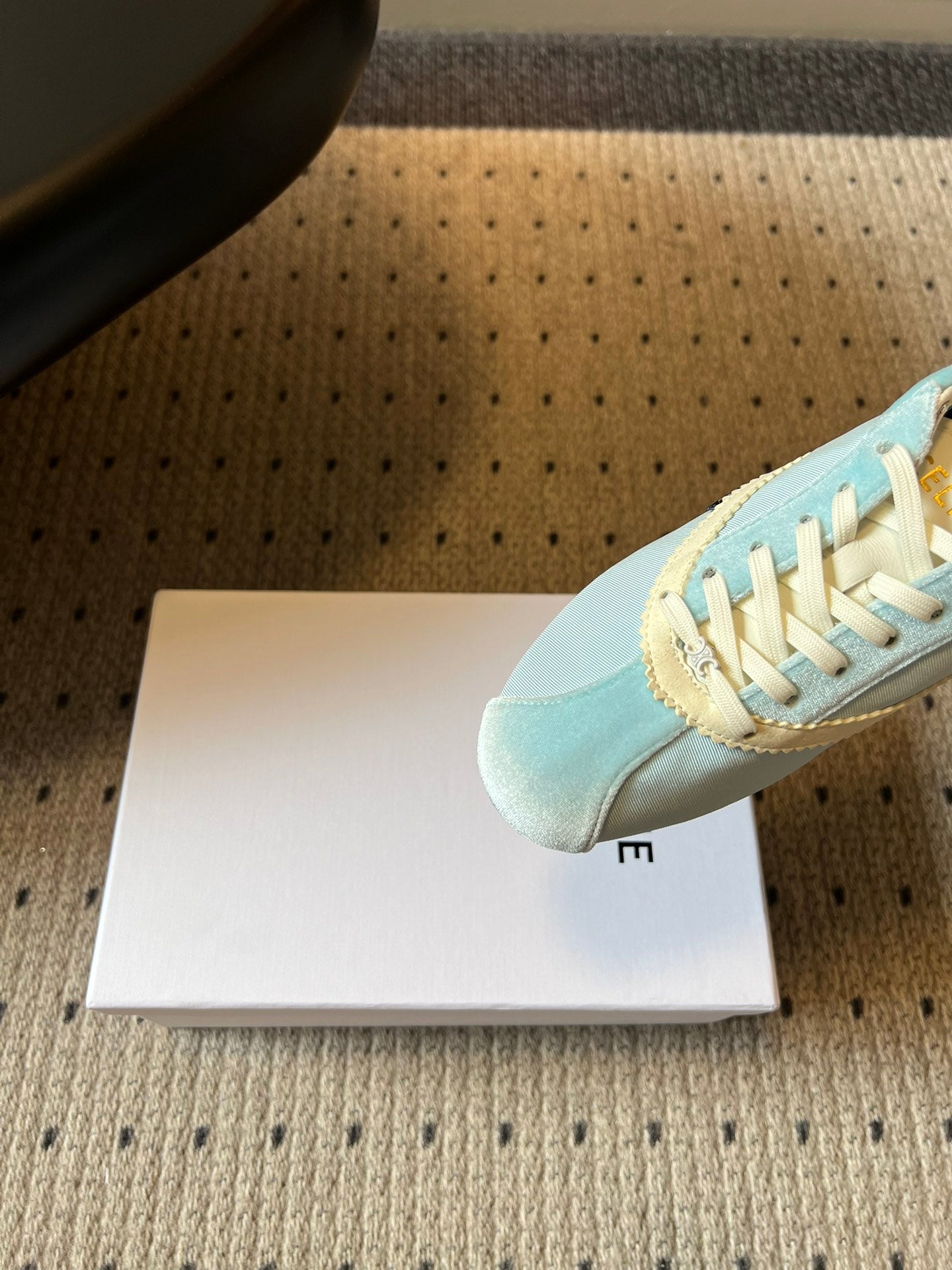 S-Sneakers