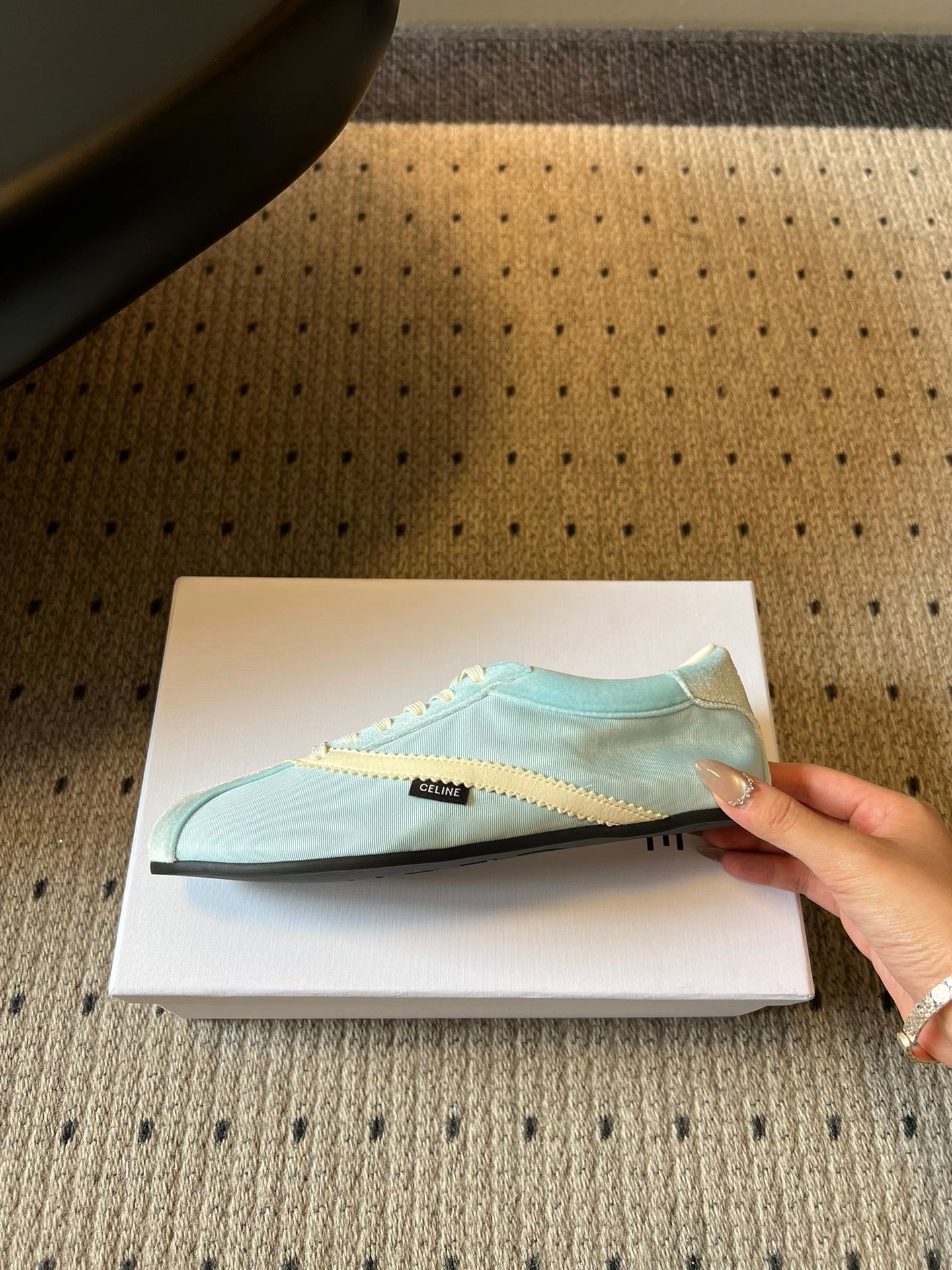 S-Sneakers