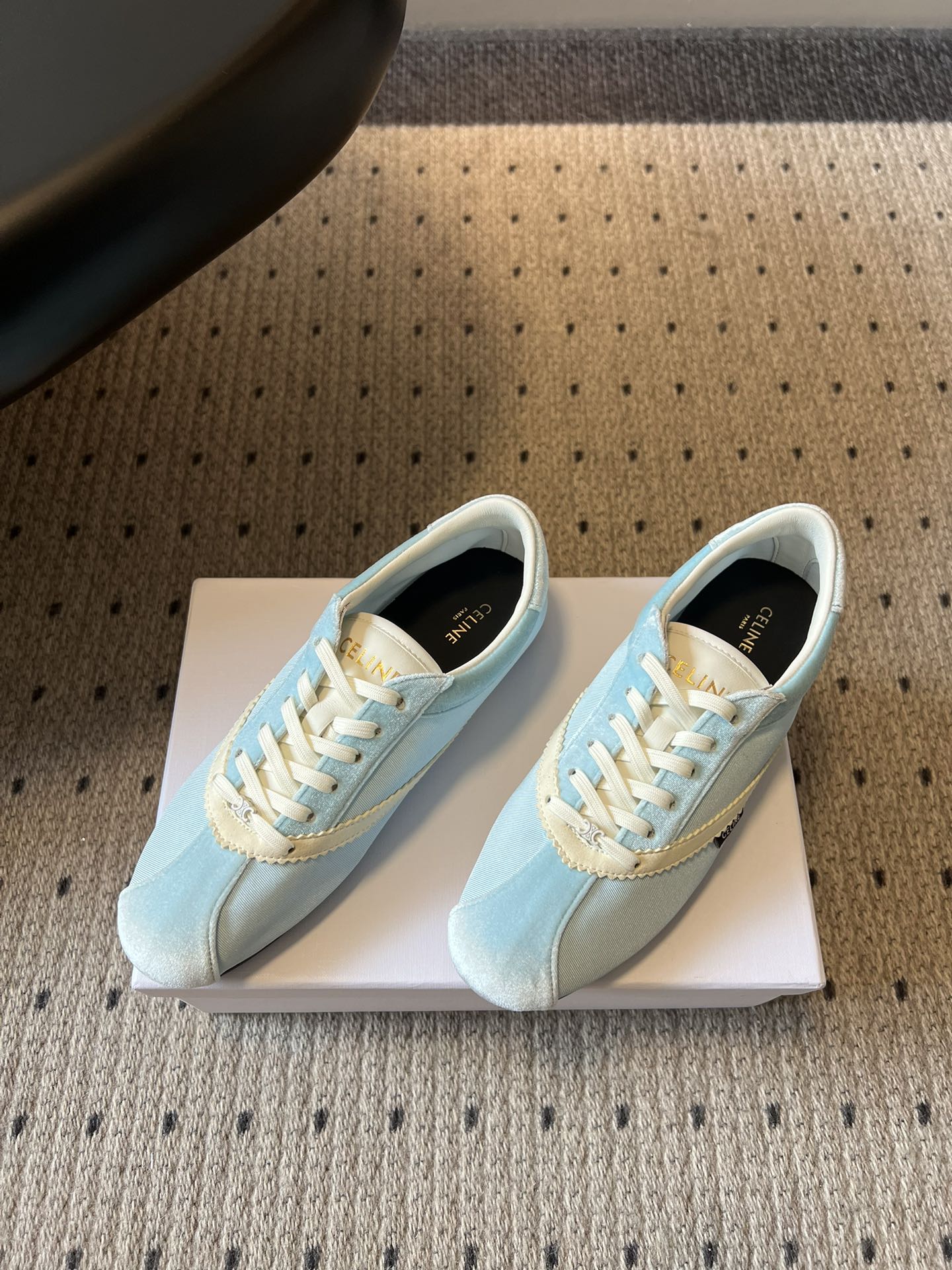 S-Sneakers