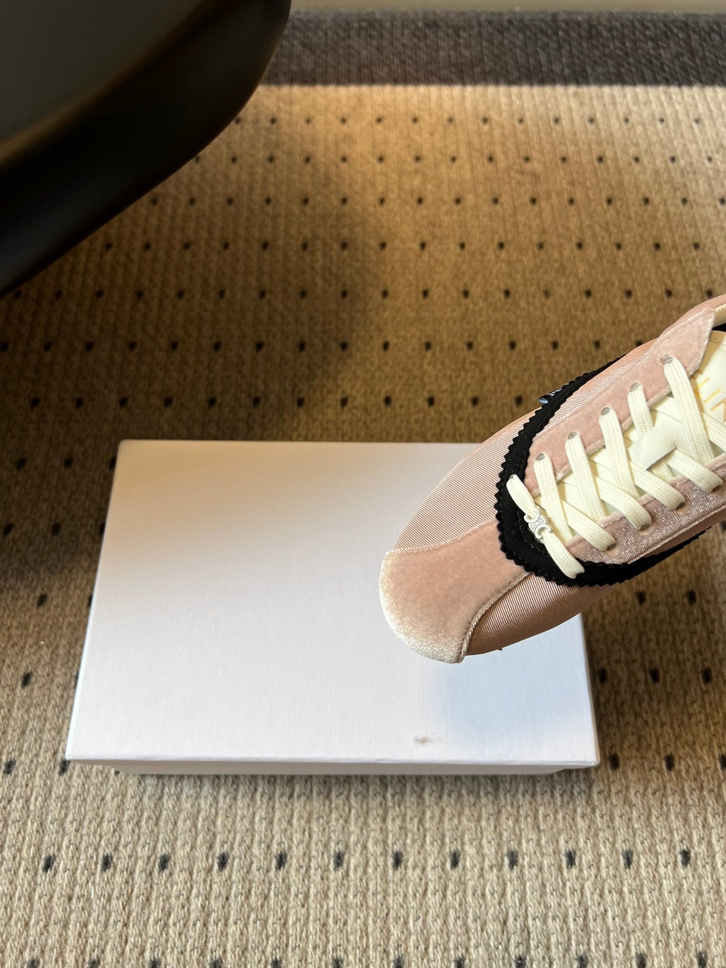 S-Sneakers