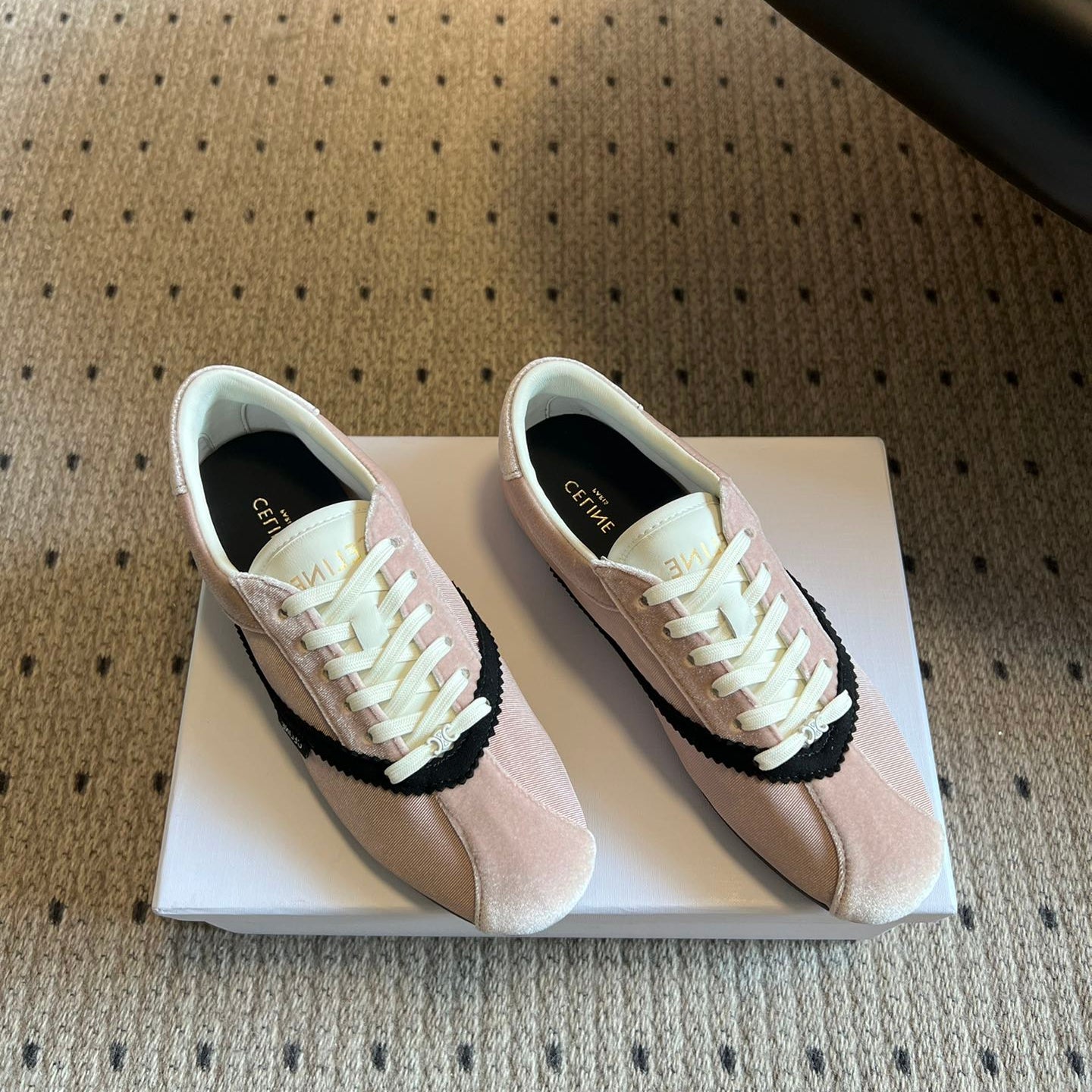S-Sneakers