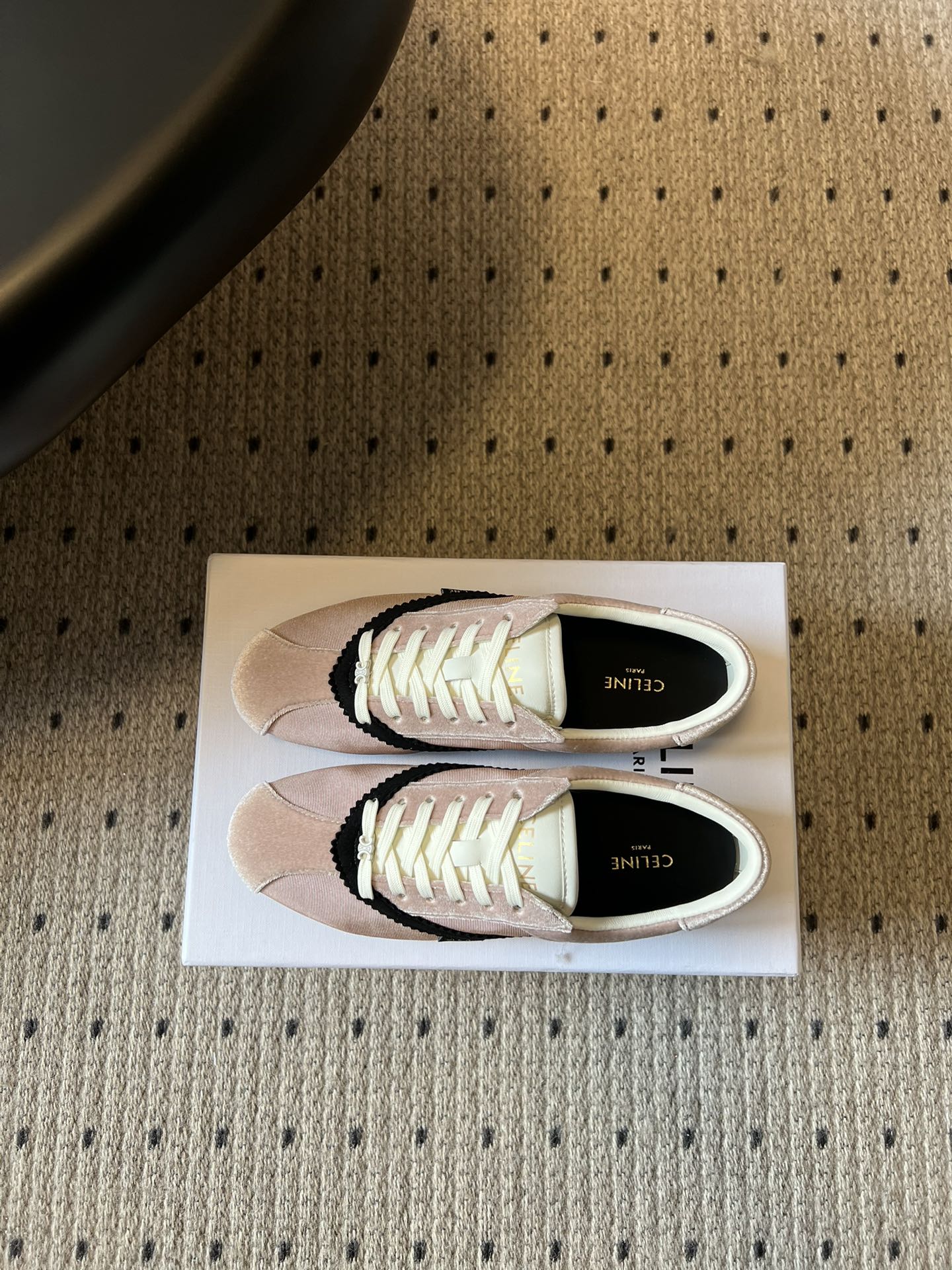 S-Sneakers