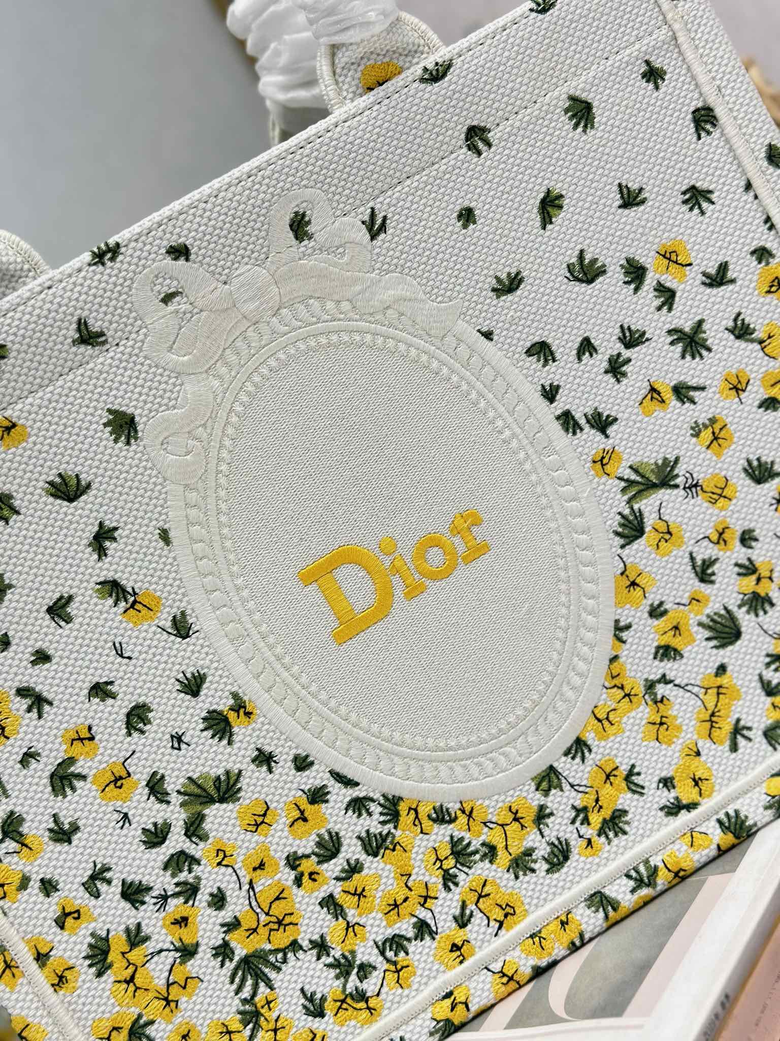 D-Book Tote