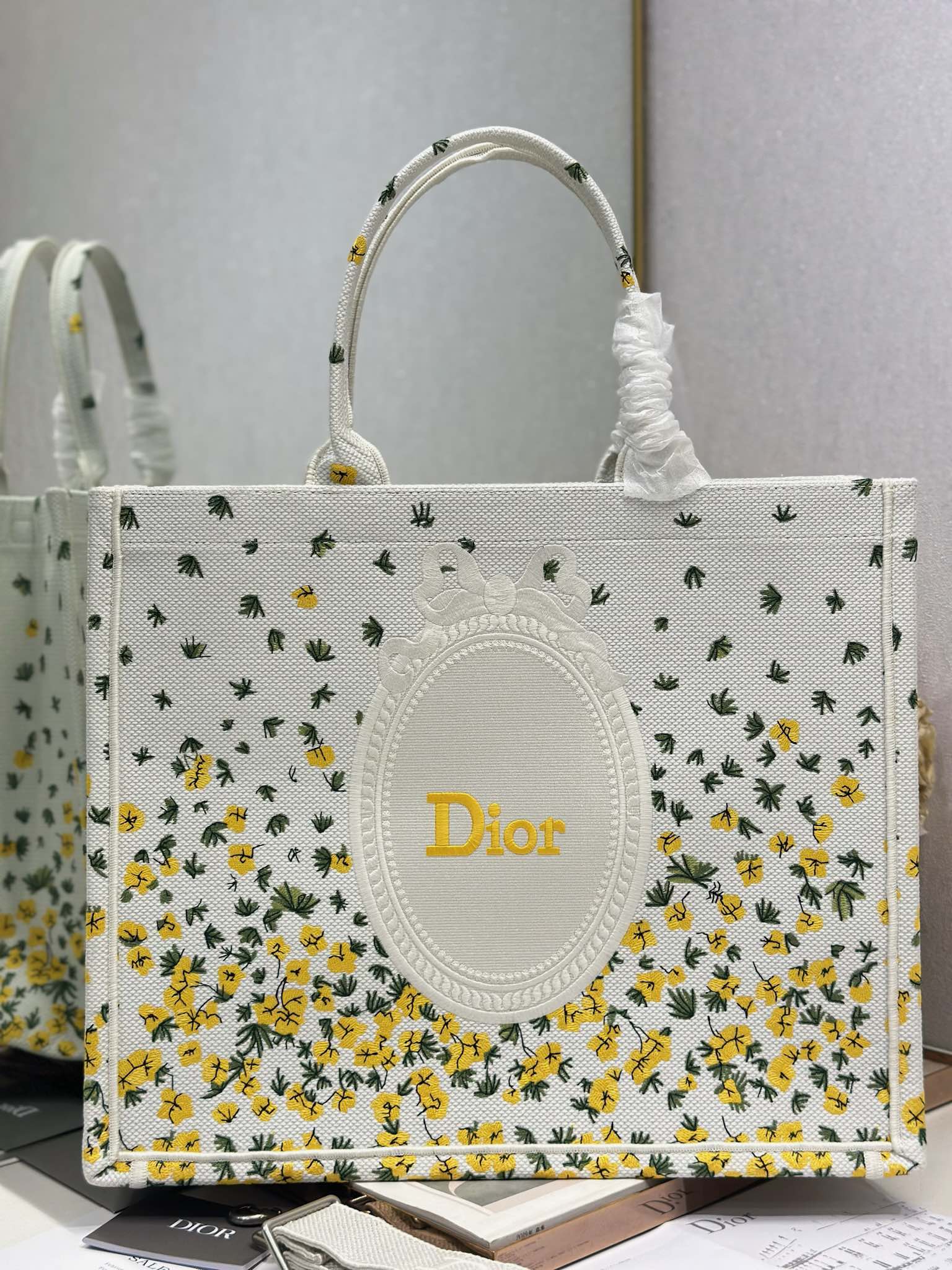 D-Book Tote