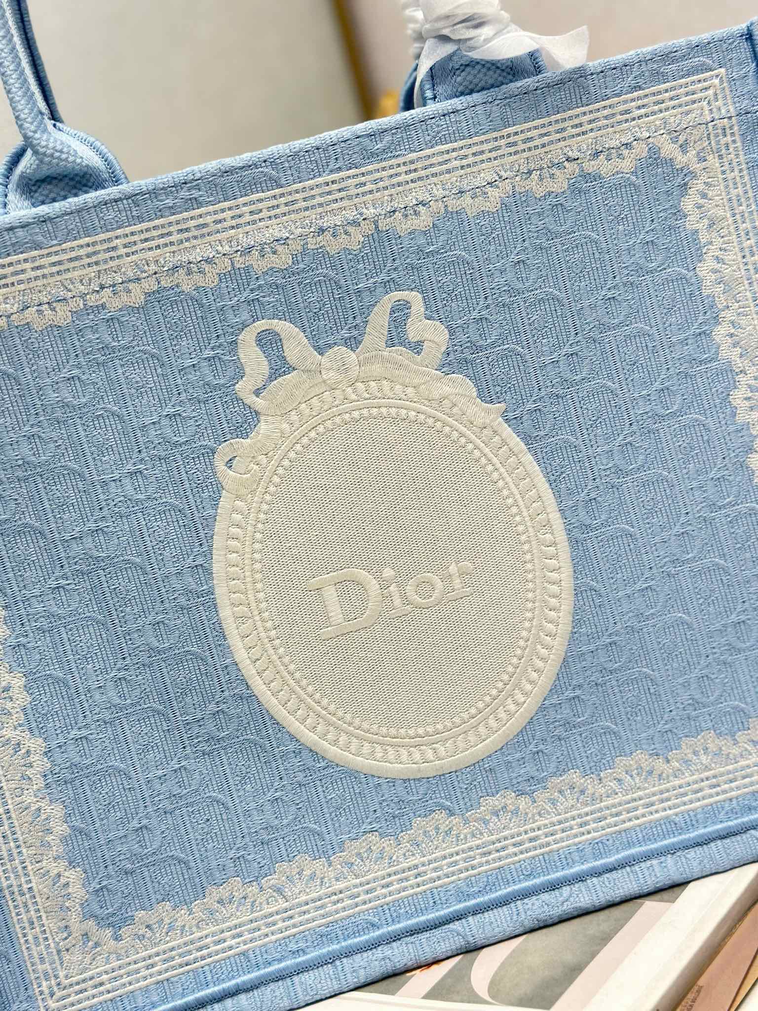 D-Book Tote