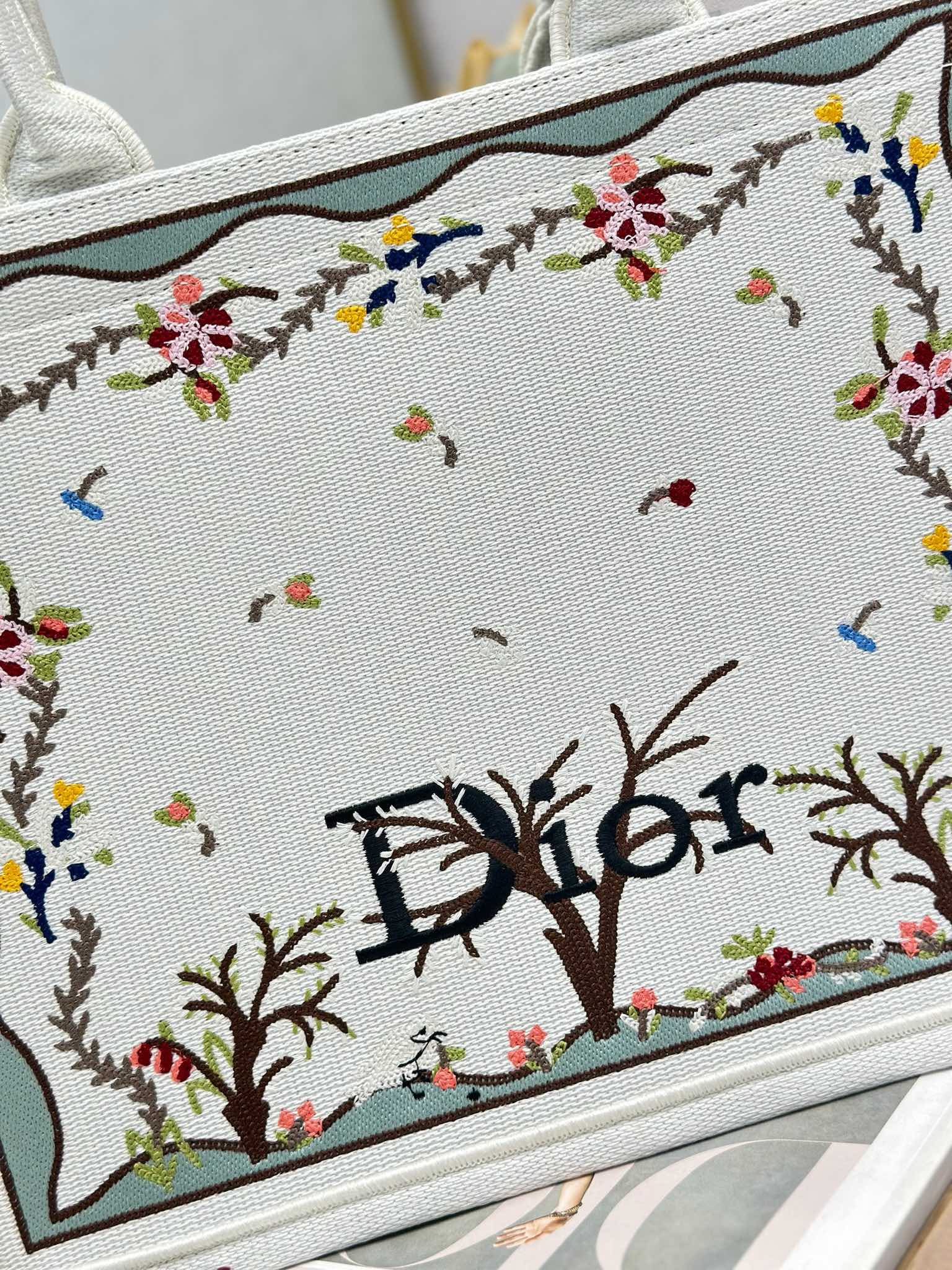 D-Book Tote