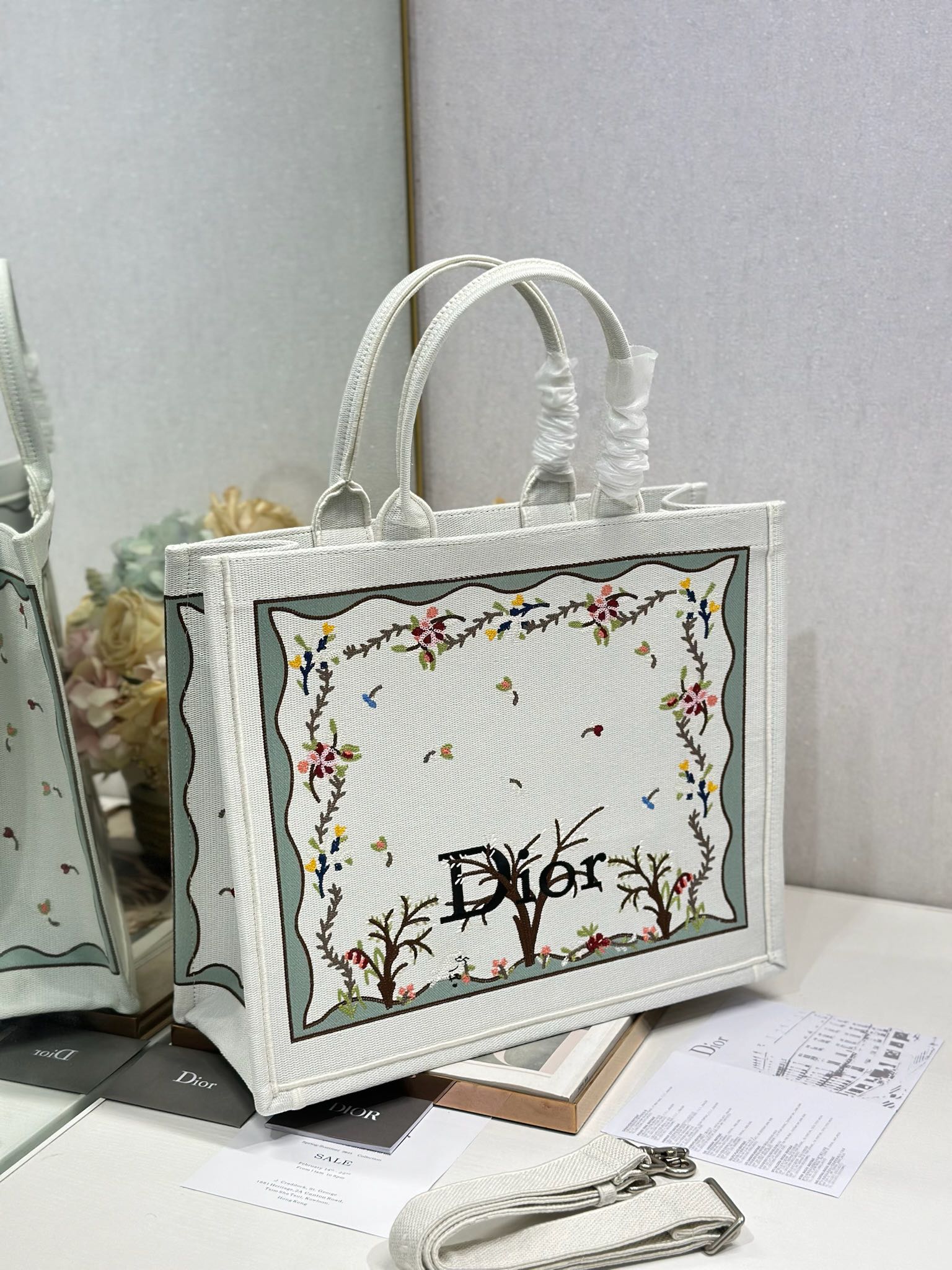 D-Book Tote