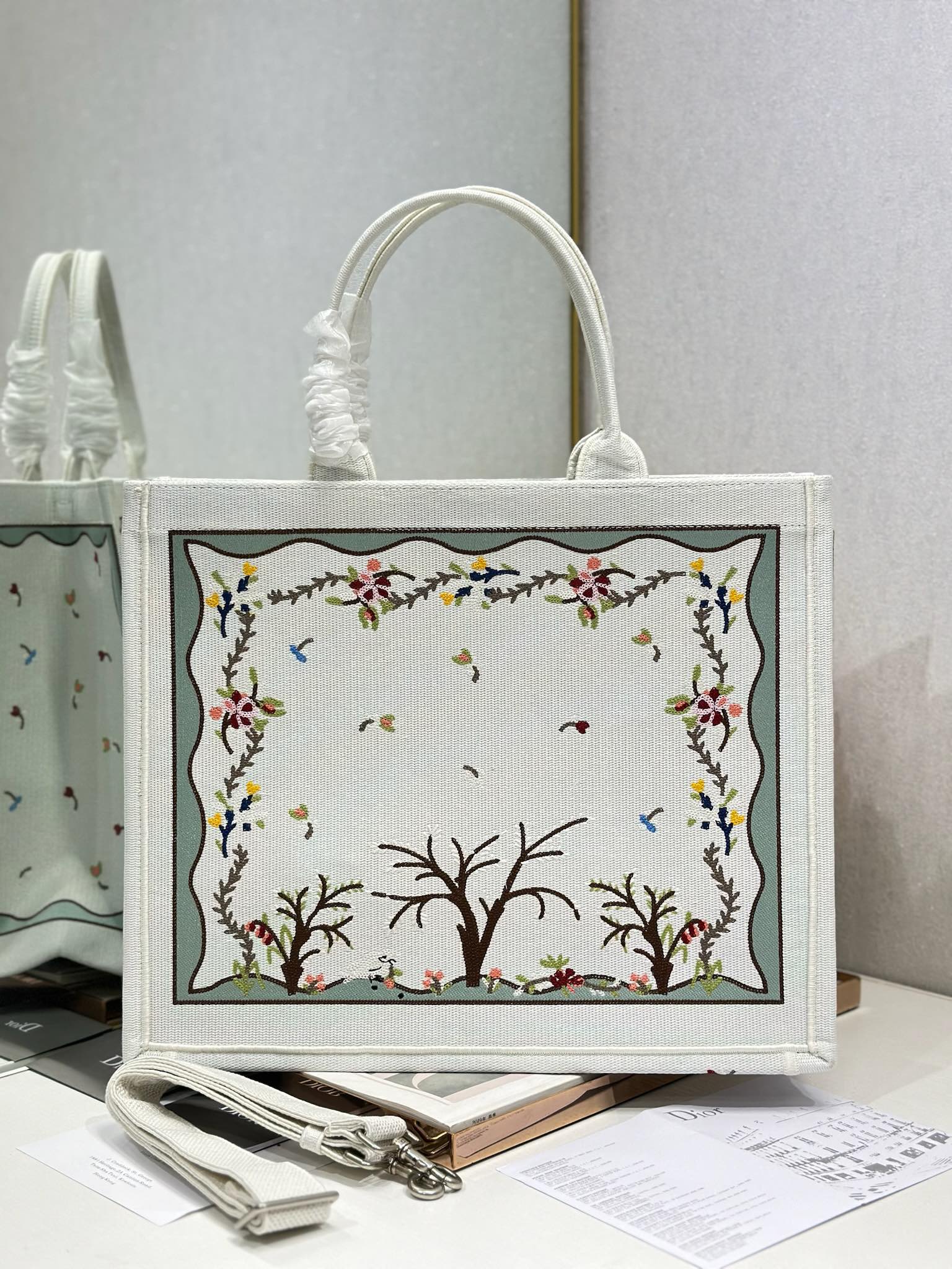 D-Book Tote