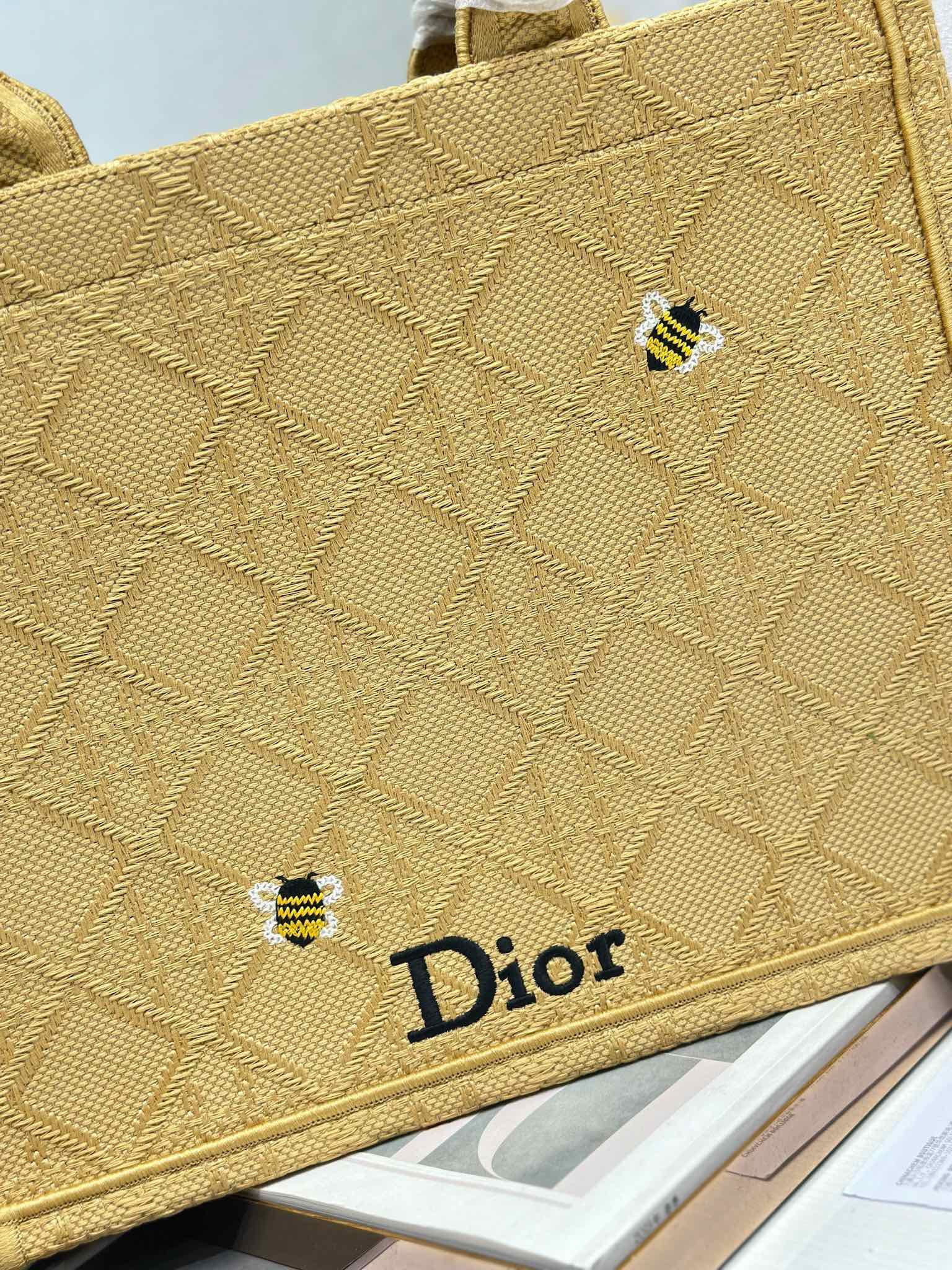 D-Book Tote