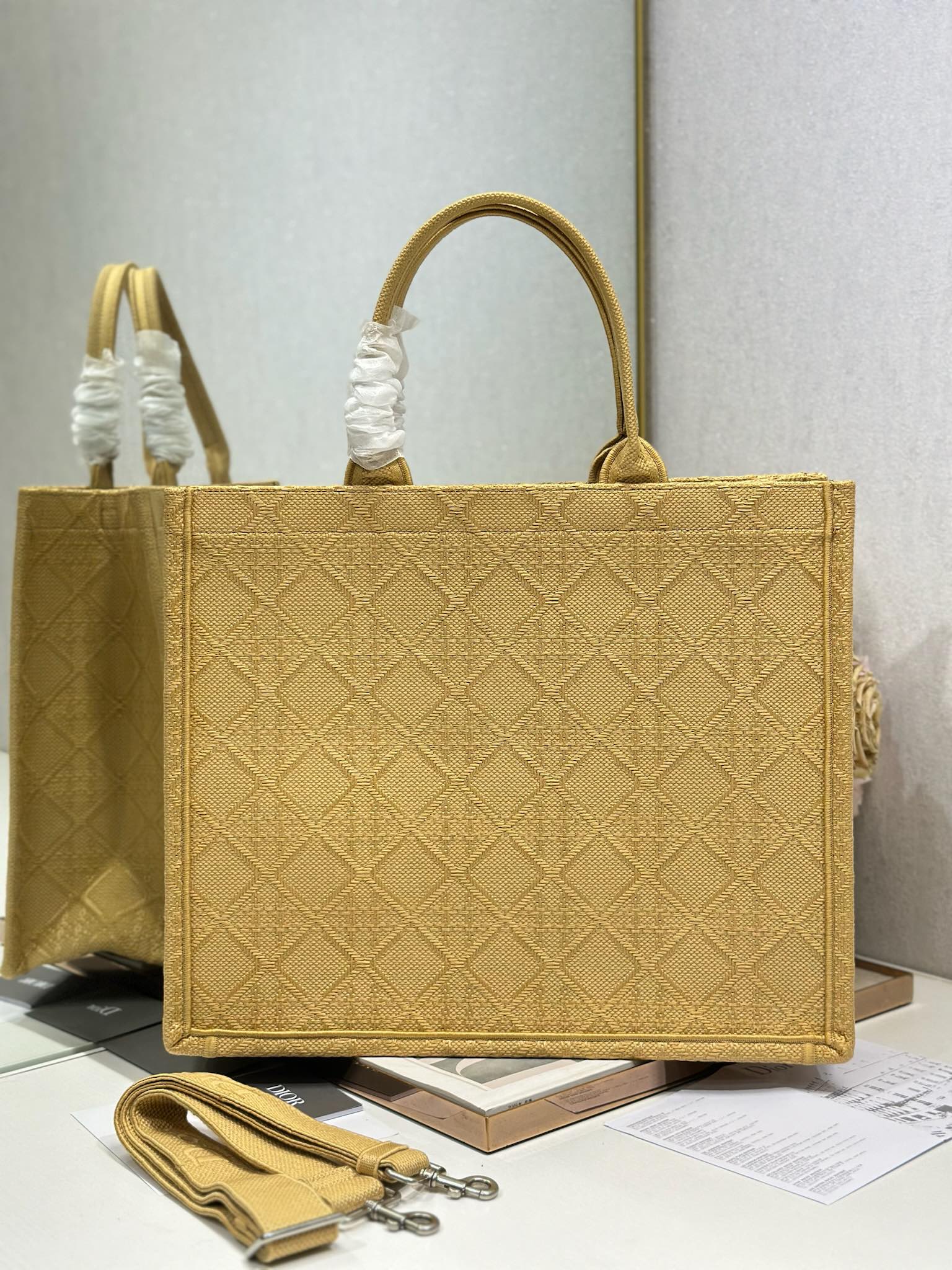 D-Book Tote