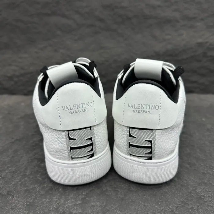 V - SNEAKERS
