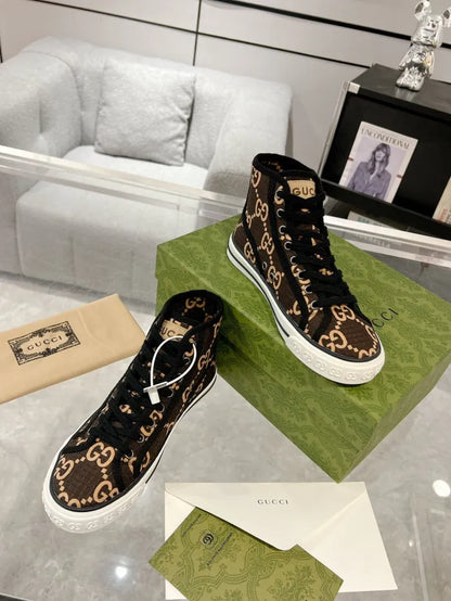 SNEAKERS 02
