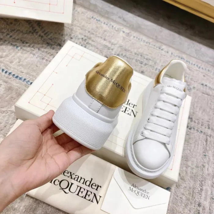 A - SNEAKERS