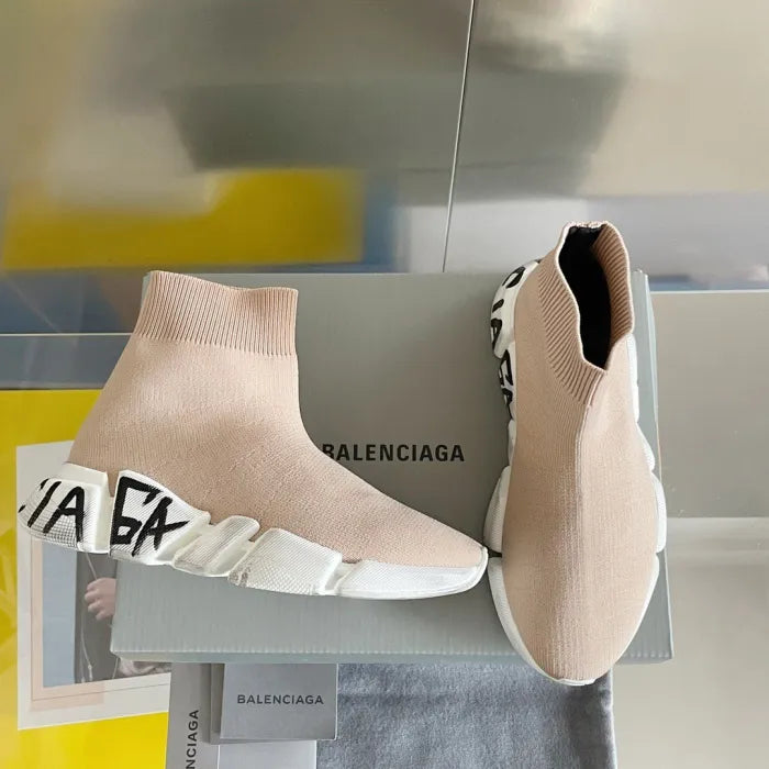 B - SNEAKERS