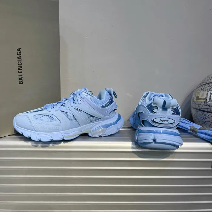 B - SNEAKERS